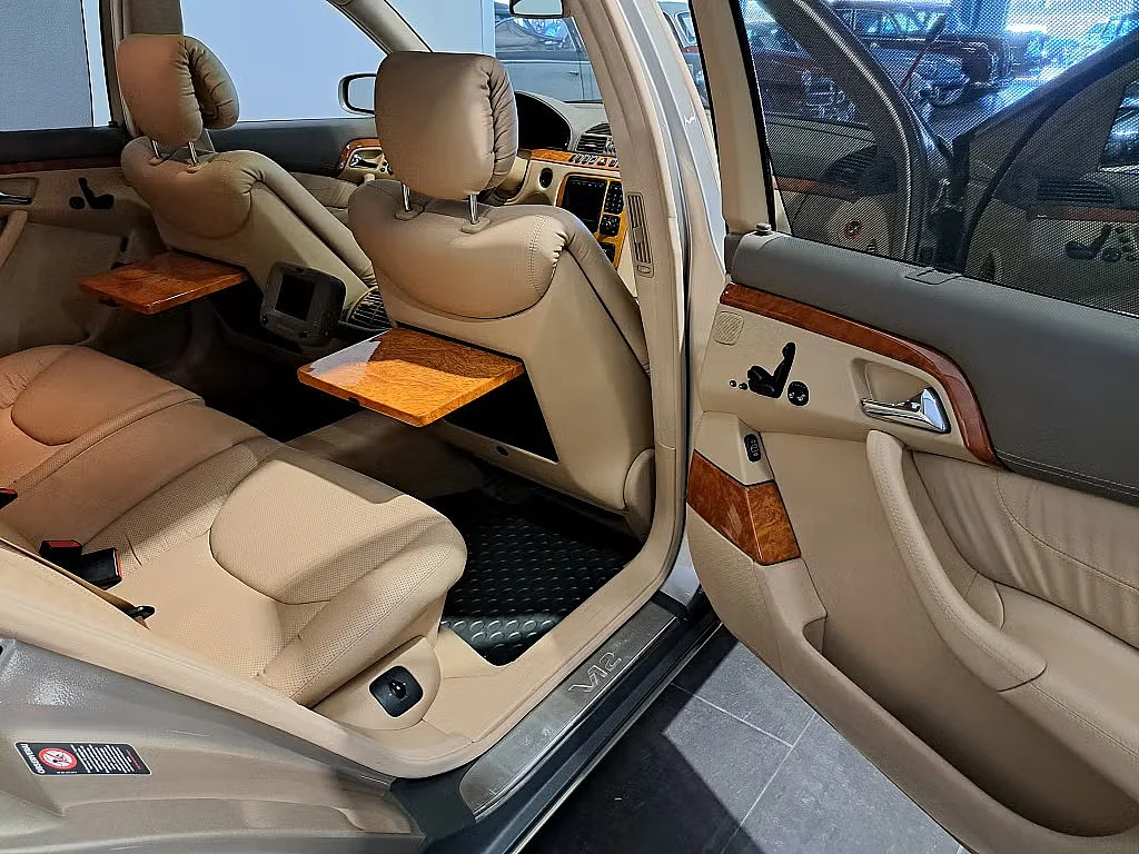 Interiörbild 2002 Mercedes S 600L (2)