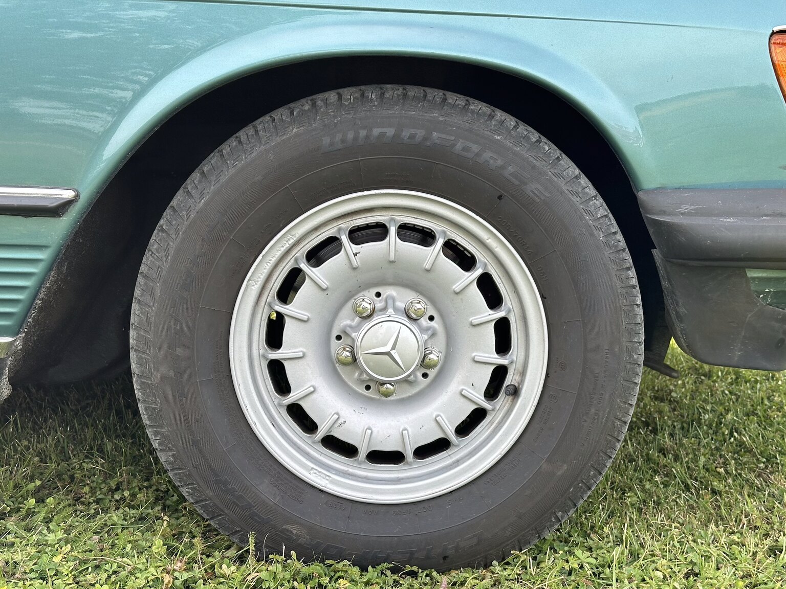 Exteriörbild på 1985 Mercedes-Benz 380 SL