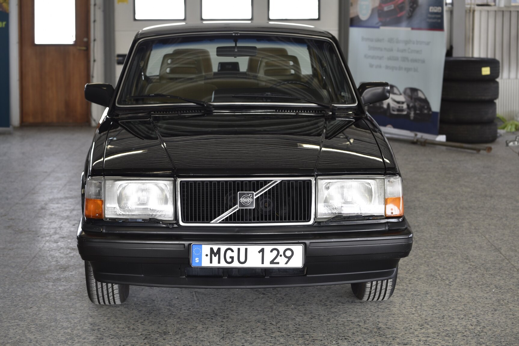 Exterior image of 1986 Volvo 240 DL (2)