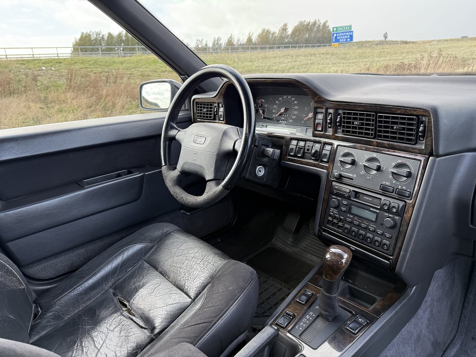 Interior image of 1995 VOLVO 855 T5R T-5R