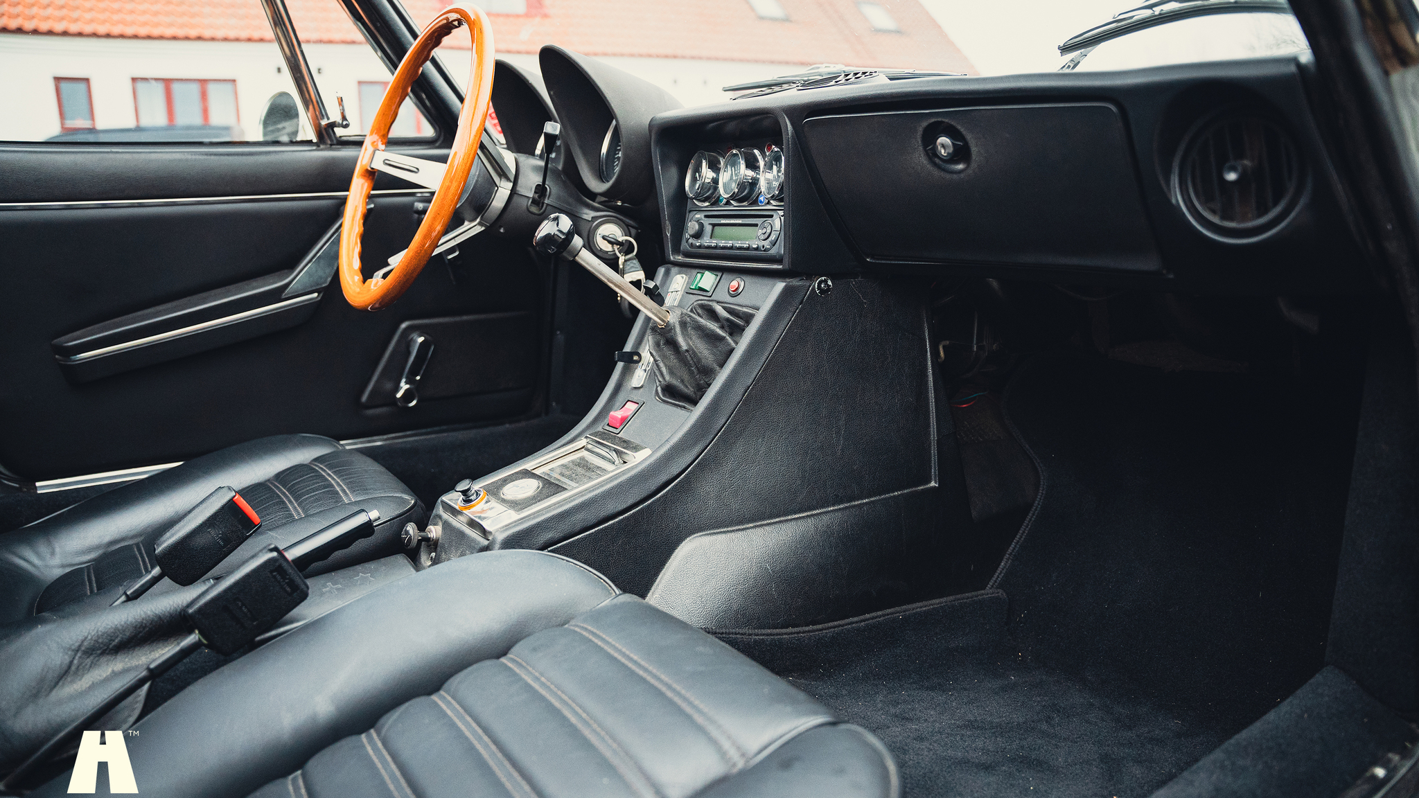 Interior image of 1980 Alfa Romeo 2000 Spider