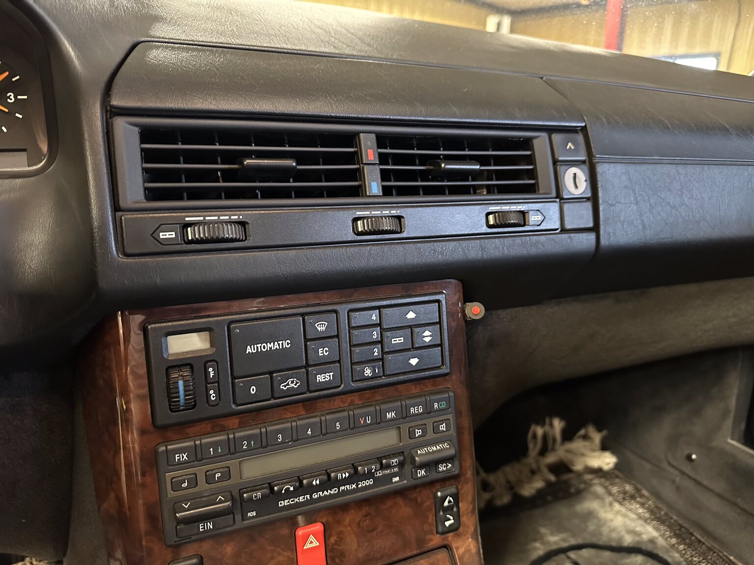 Interiörbild 1993 Mercedes-Benz SL 320