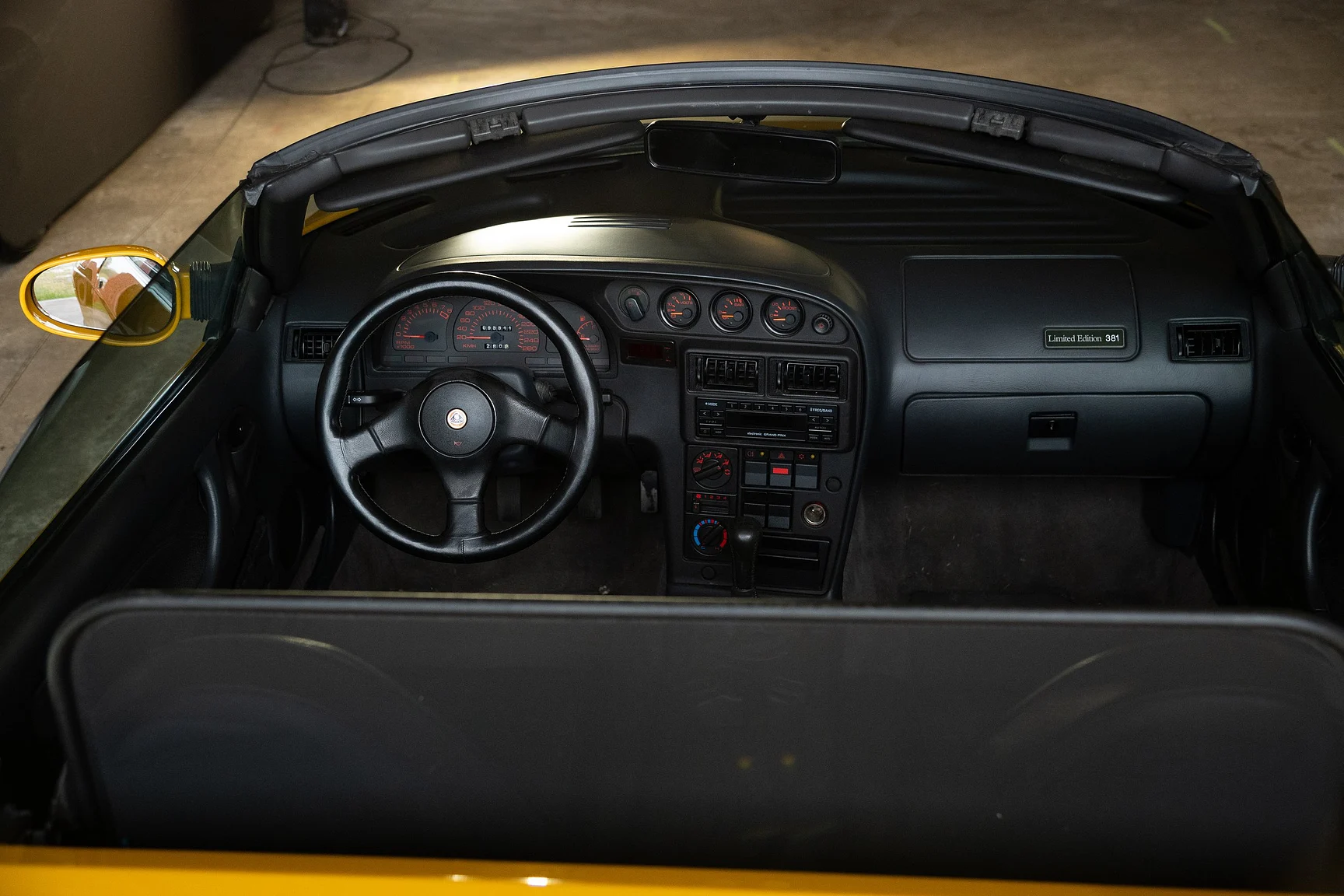 Innenraumfoto von 1995 Lotus Elan Roadster (3)