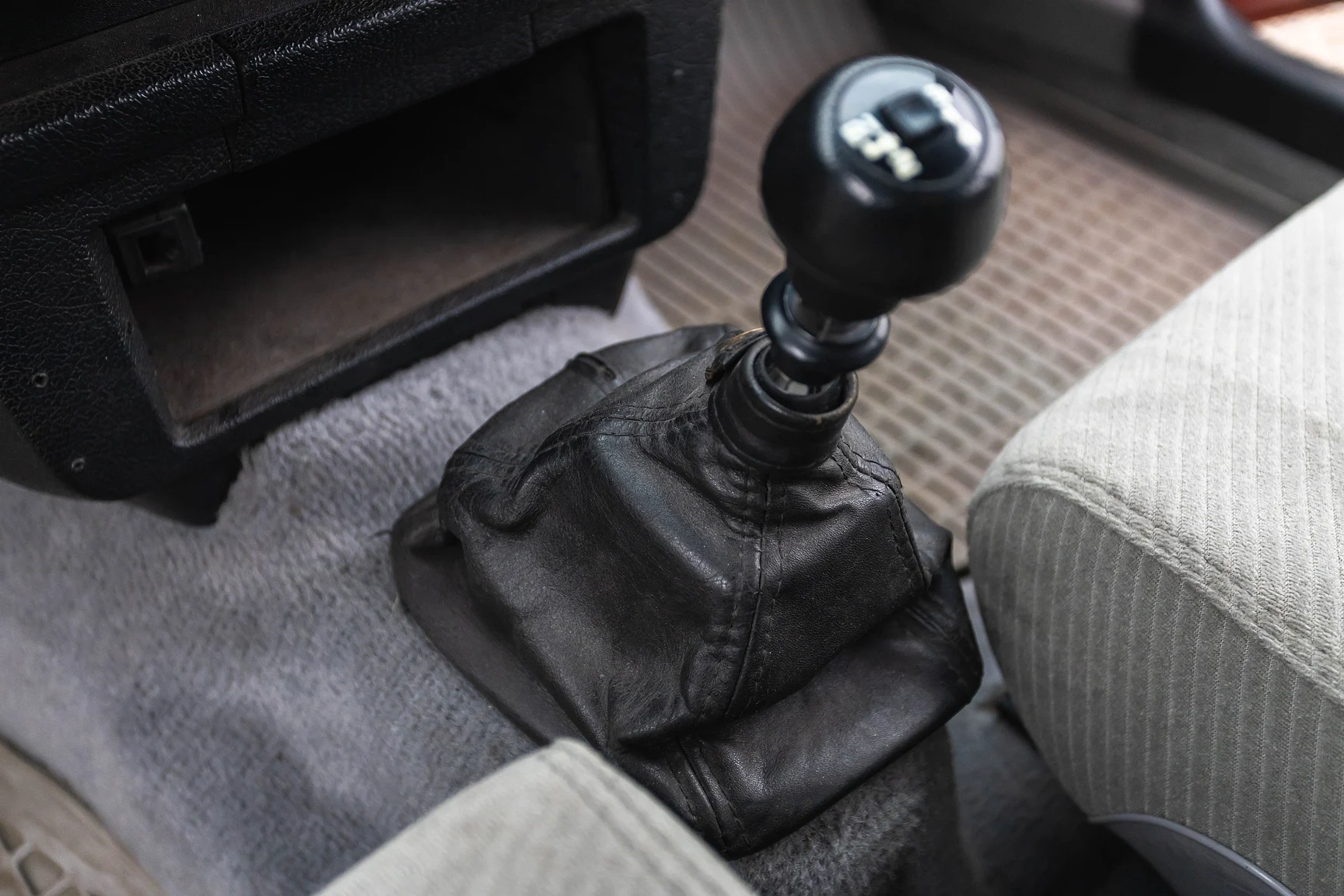 Interior image of 1984 Volvo 244 Turbo (6)
