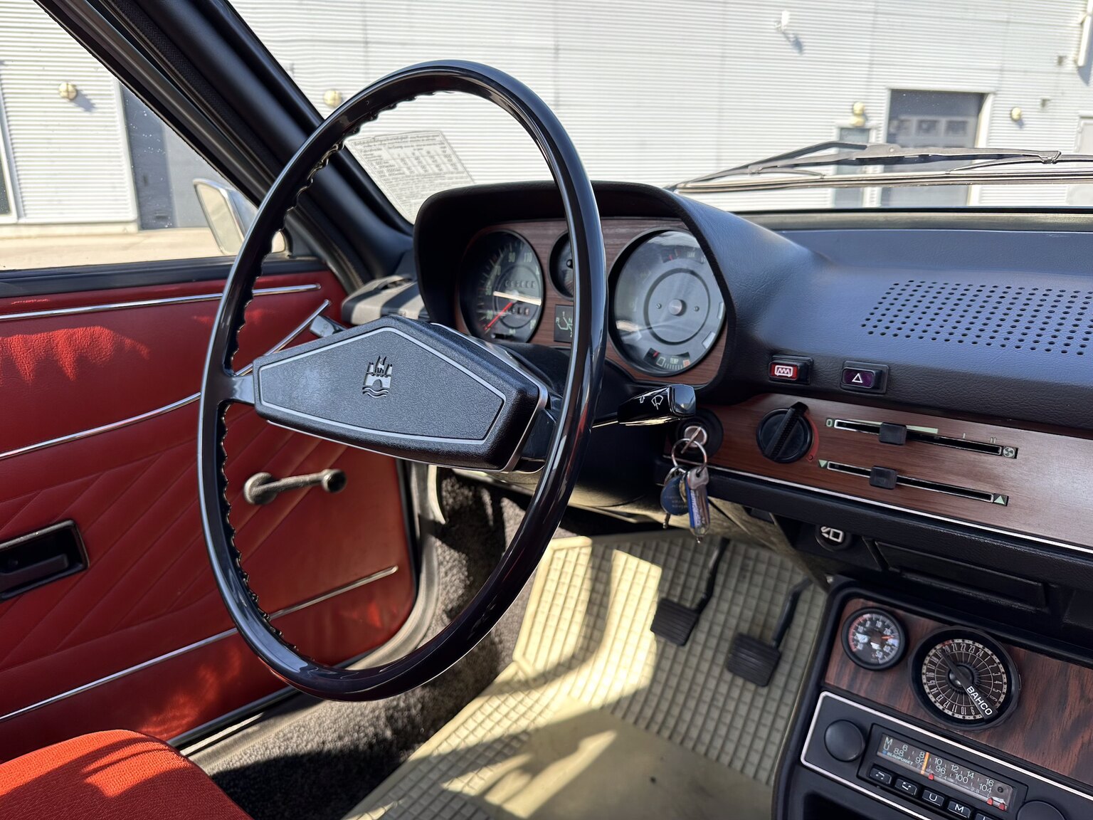 Innenraumfoto von 1974 Volkswagen Passat Two Door