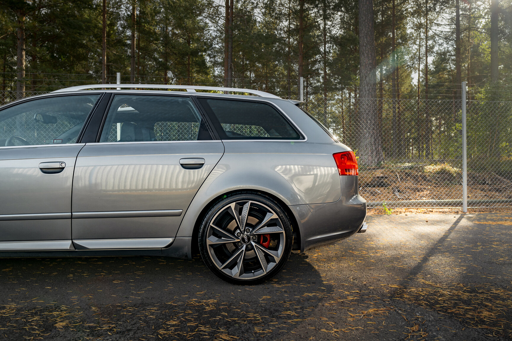 Exterior image of 2005 Audi S4 Avant (37)