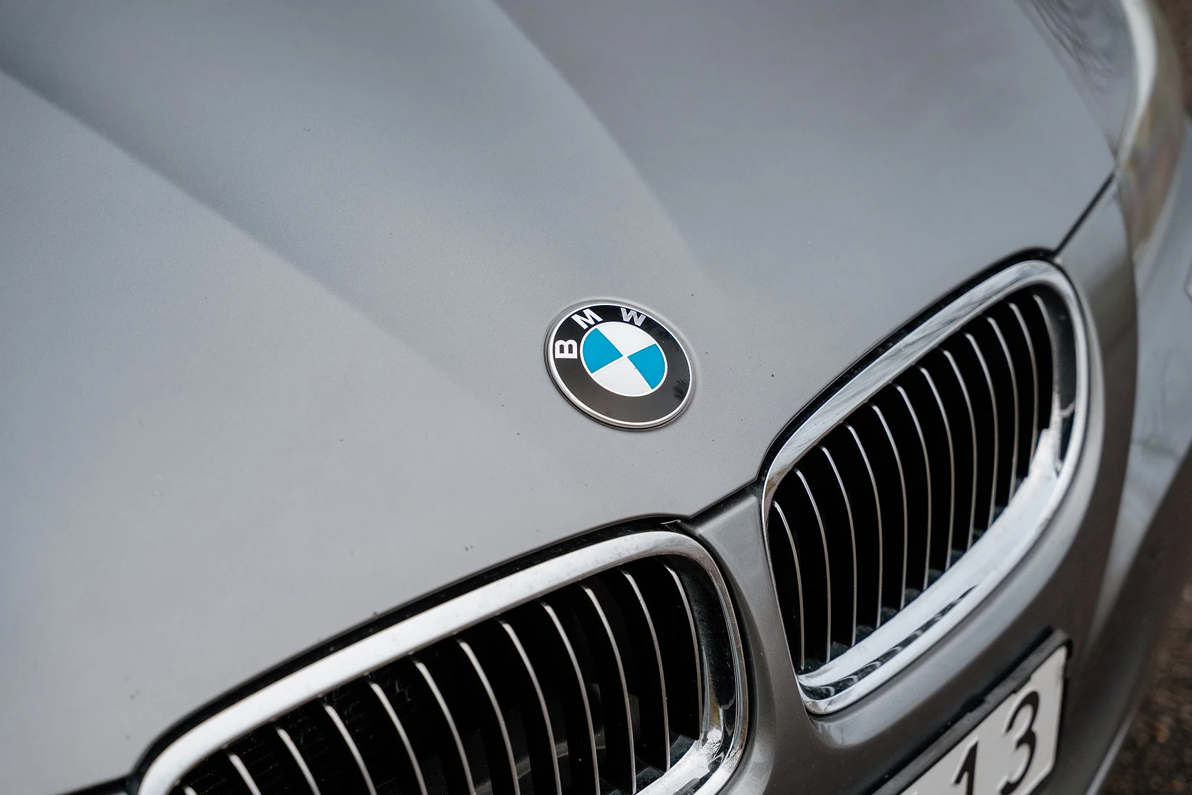 Exterior image of 2010 BMW 325i Sedan (41)