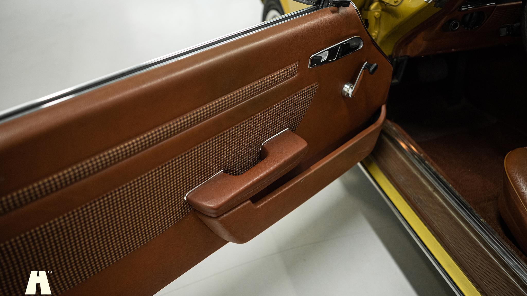 Interiörbild 1975 Mercedes SL 350