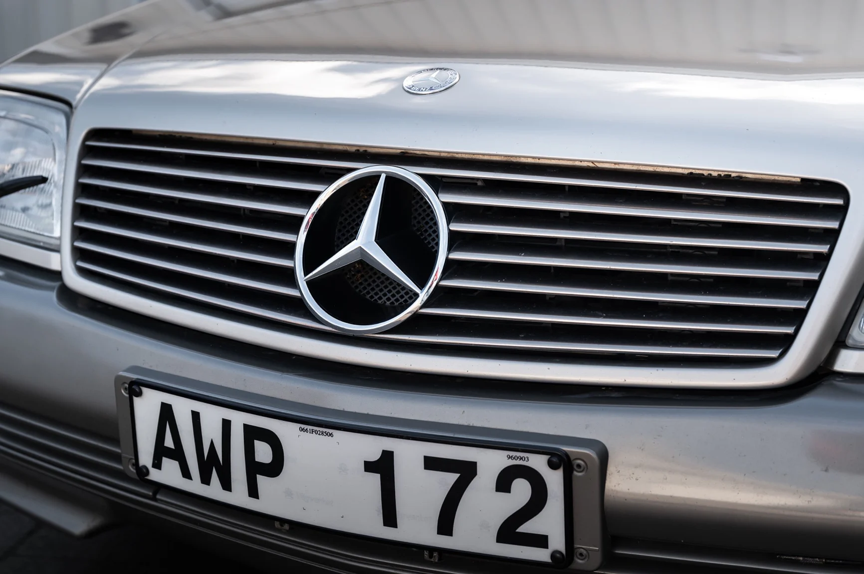Exterior image of 1991 Mercedes-Benz 500 SL (51)
