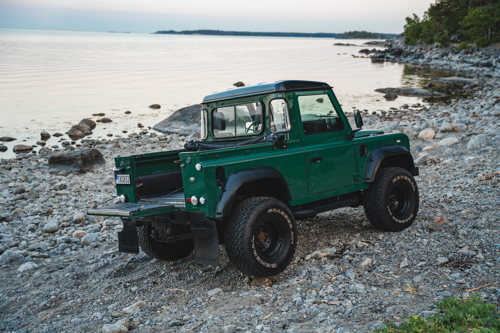 Exterior image of 2003 Land Rover Defender TD5 90 Pickup (12)