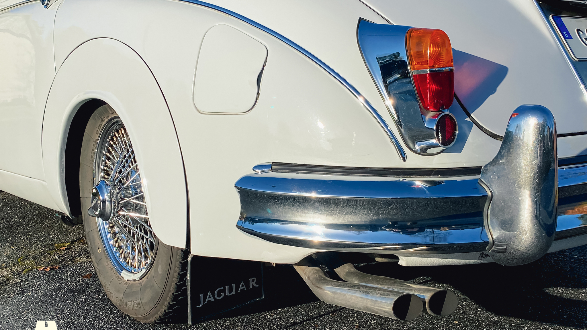 Exterior image of 1961 Jaguar Mark 2
