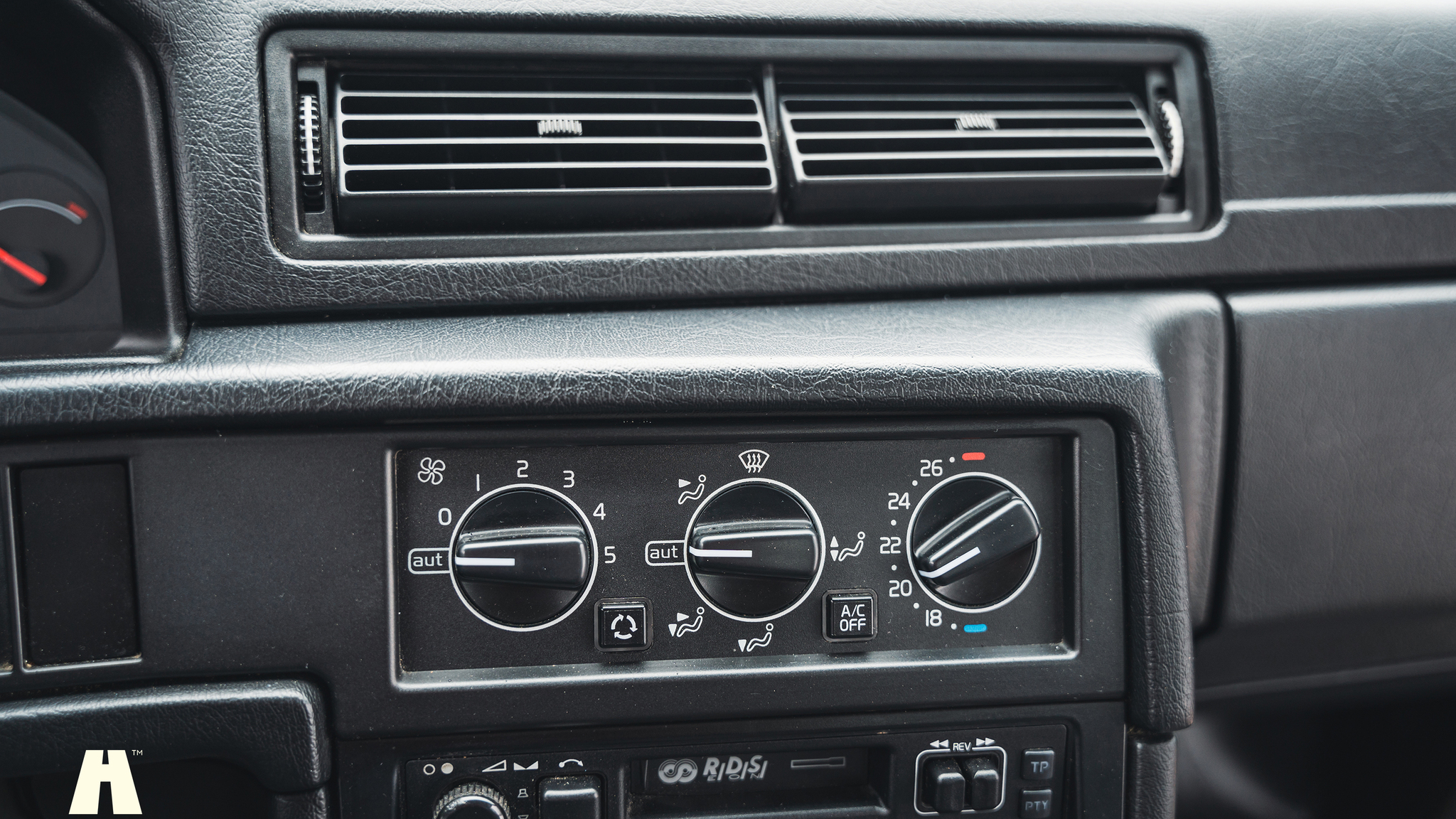 Interior image of 1995 Volvo 940 SE