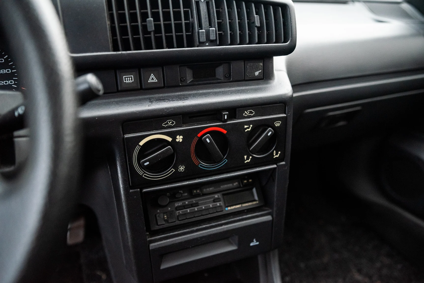 Interior image of 1991 Peugeot 405 Break SRI (41)
