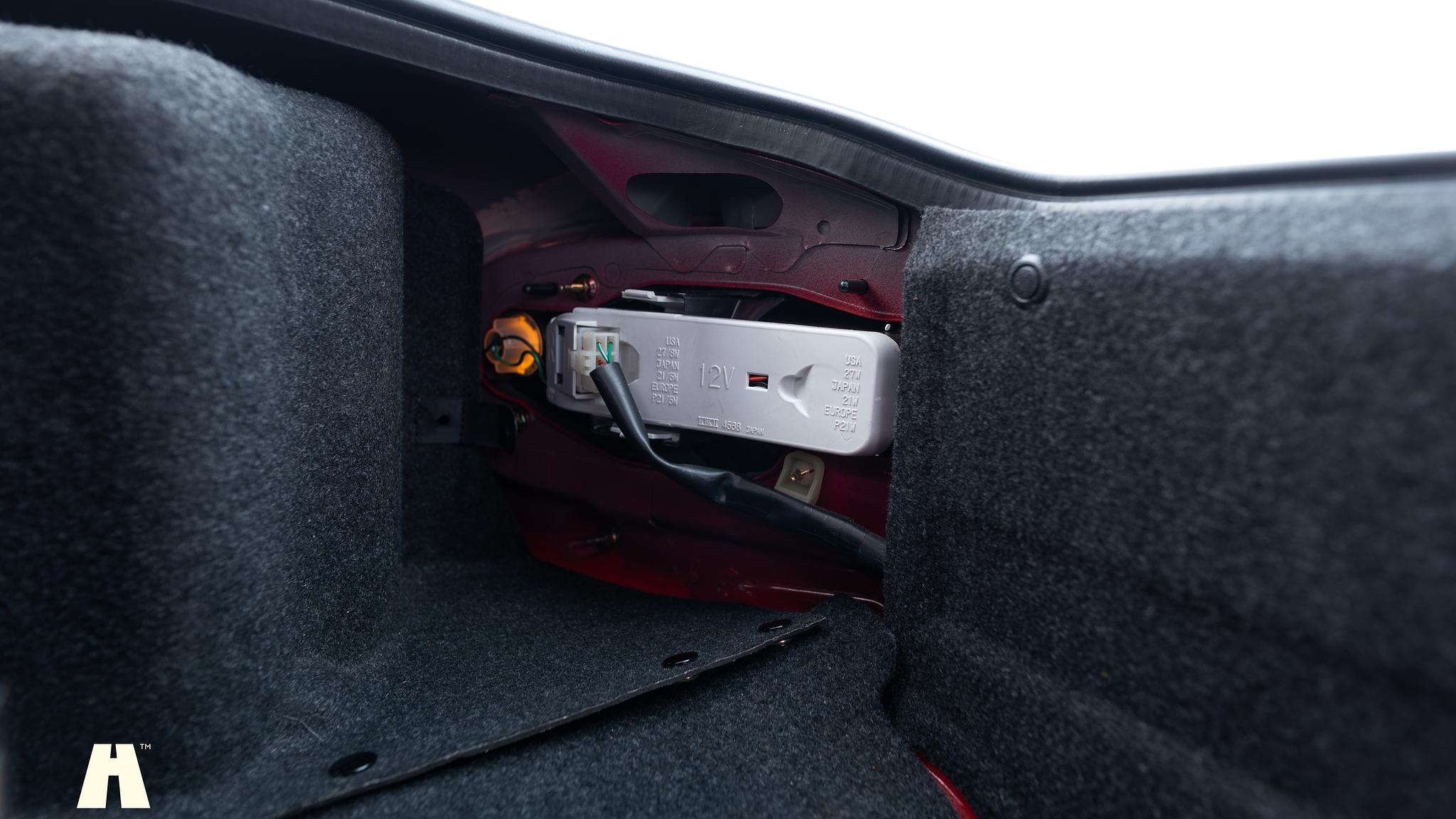 Interior image of 1997 Mazda MX-5 (73)