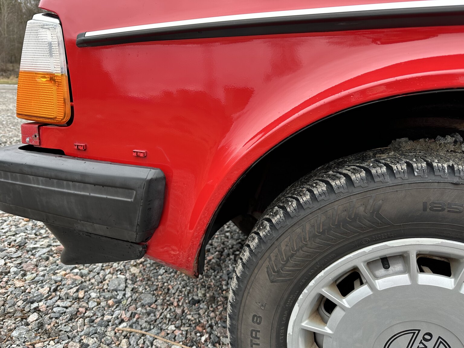 Exterior image of 1990 Volvo 240 (30)