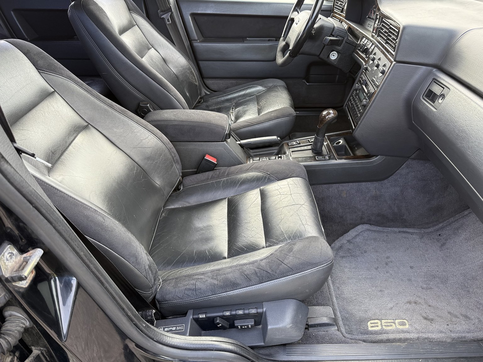 Interior image of 1995 VOLVO 855 T5R T-5R