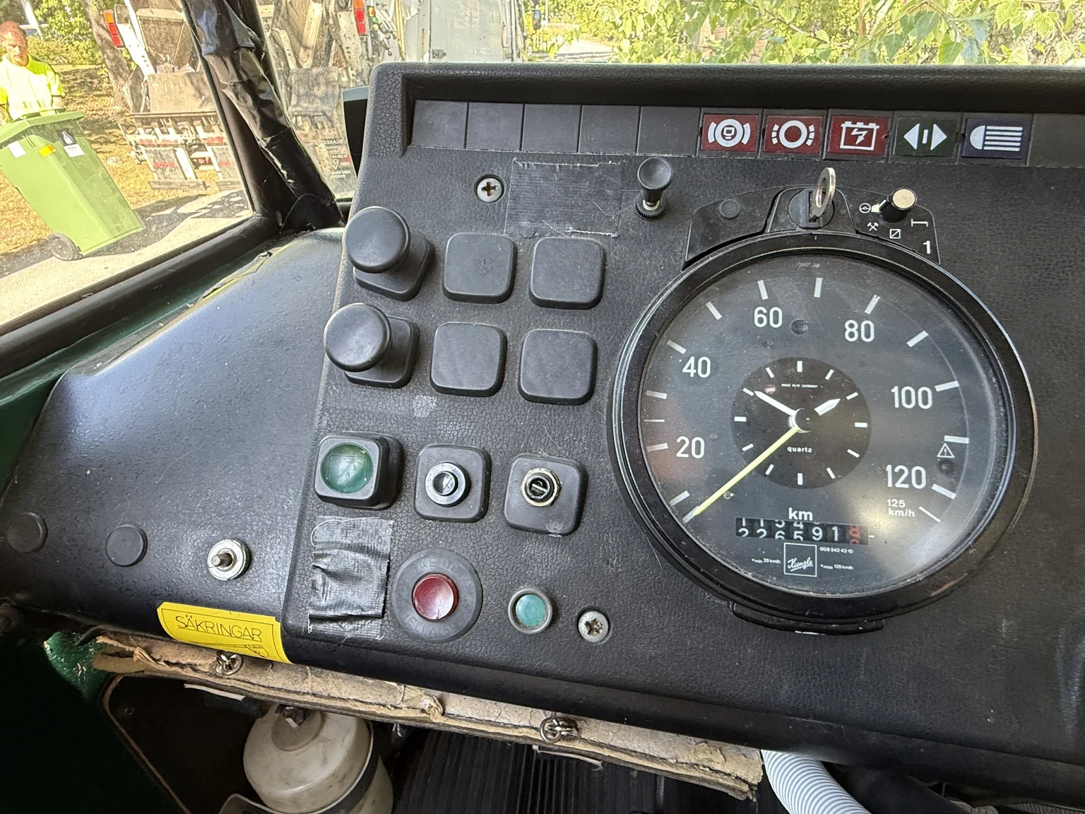 Innenraumfoto von 1979 Mercedes-Benz L 608 DGE Skåpbil (35)