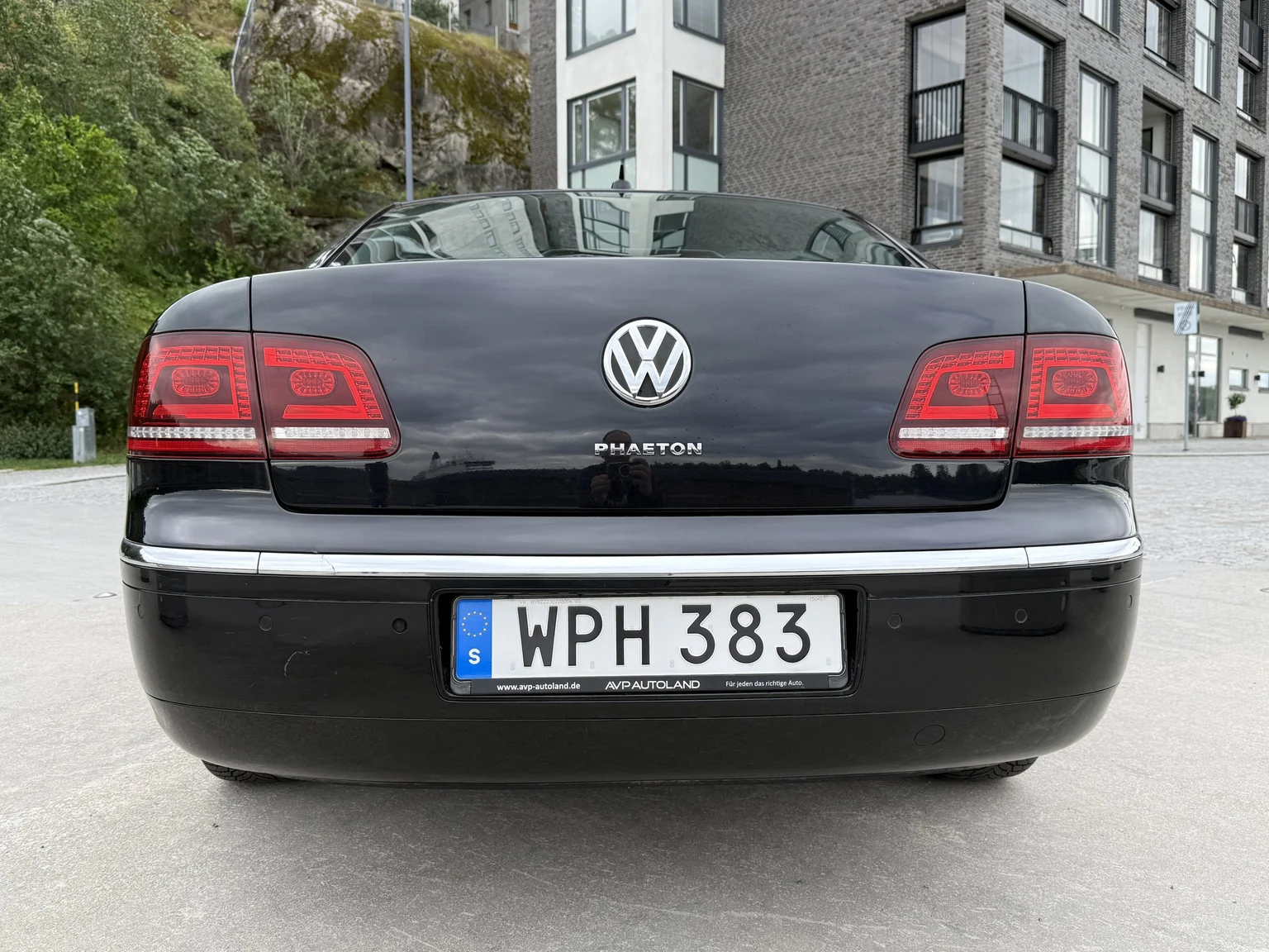 Exterior image of 2013 Volkswagen Phaeton 3.0 TDI (8)