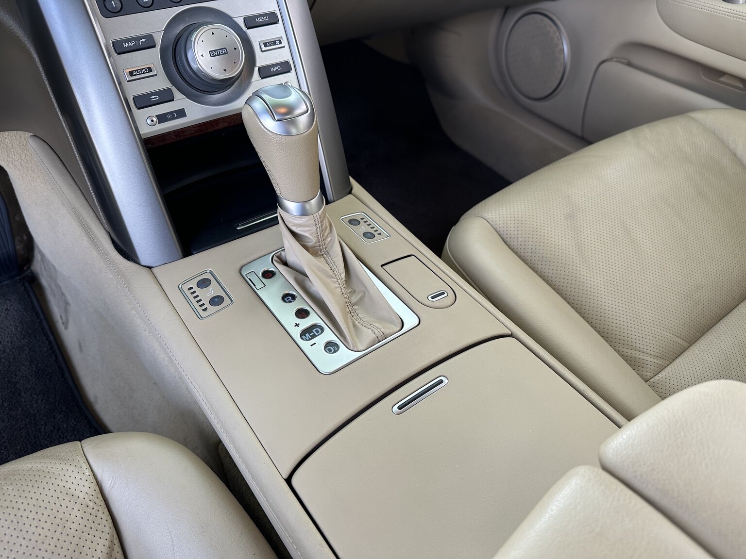 Interior image of 2007 Honda Legend (9)