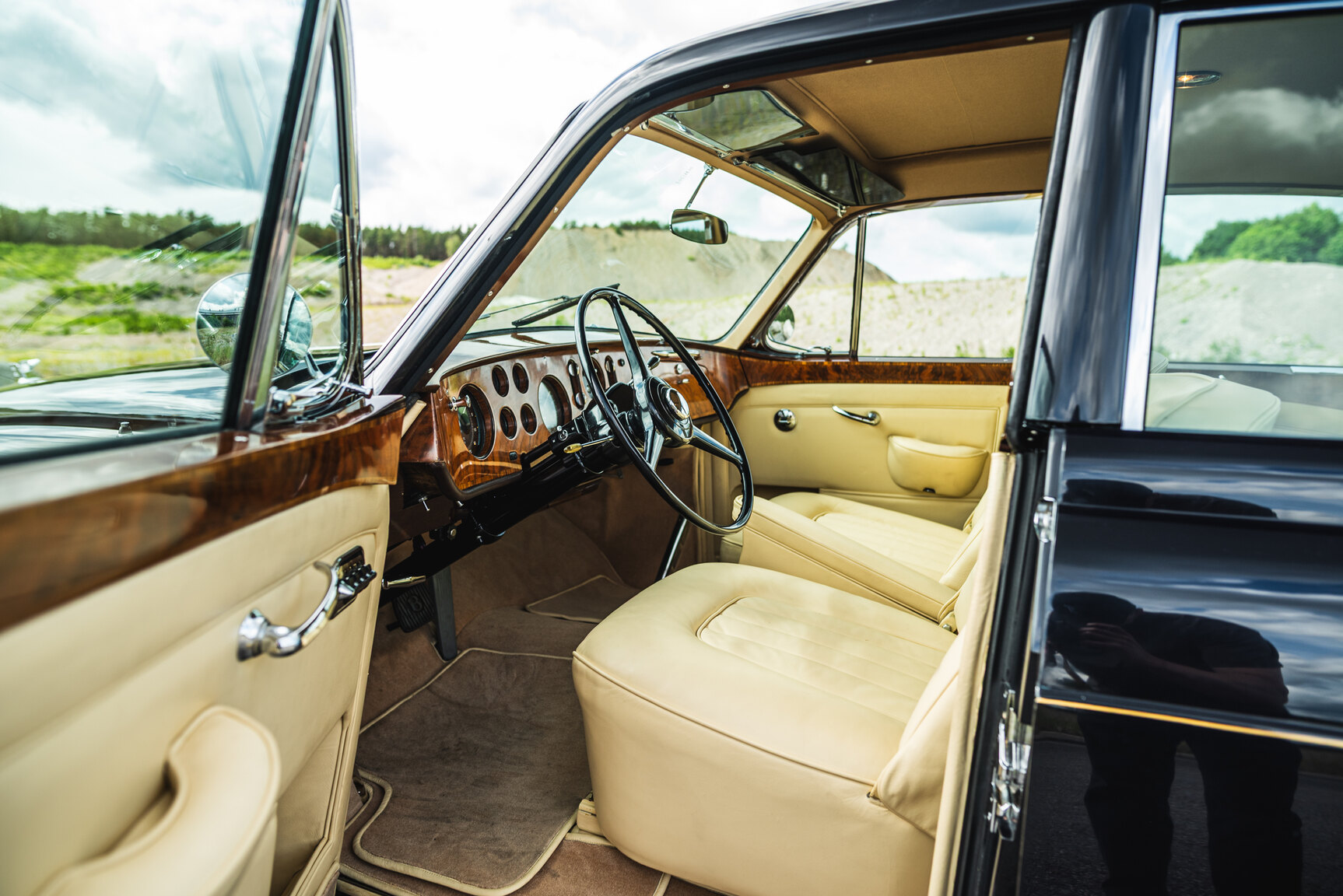 Interior image of 1960 Bentley S2 Continental 