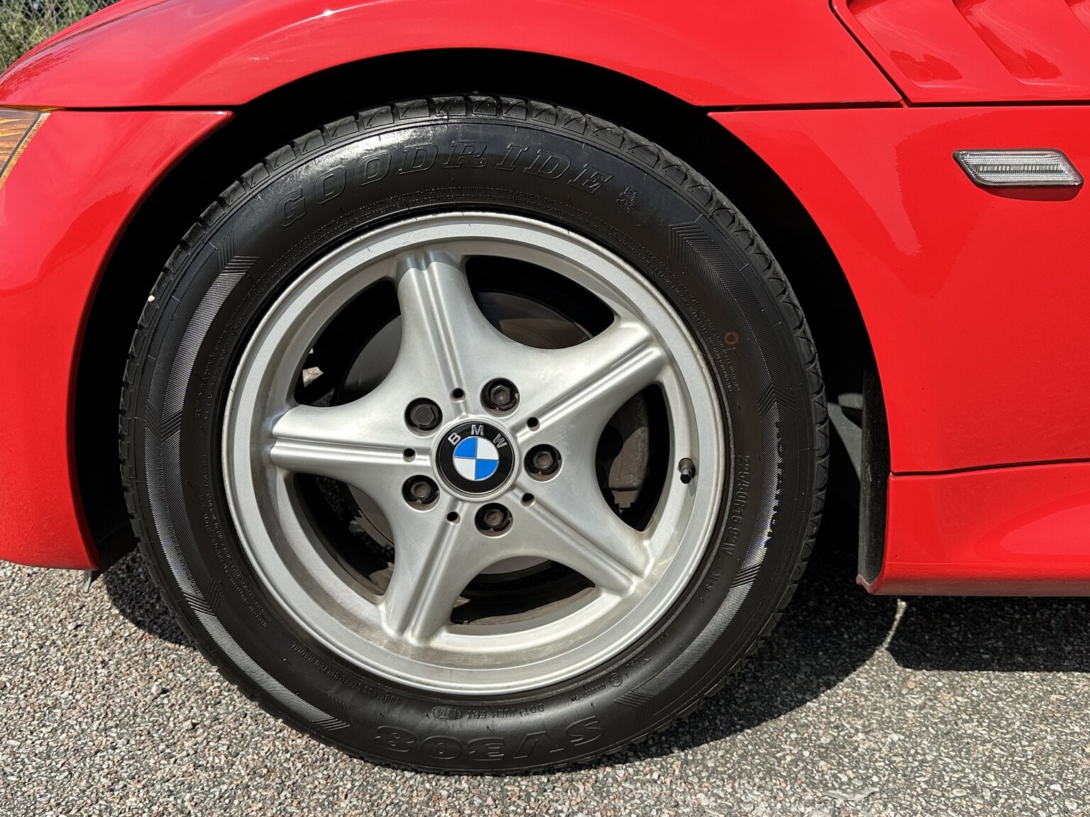 Exteriörbild på 1997 BMW Z3 Roadster