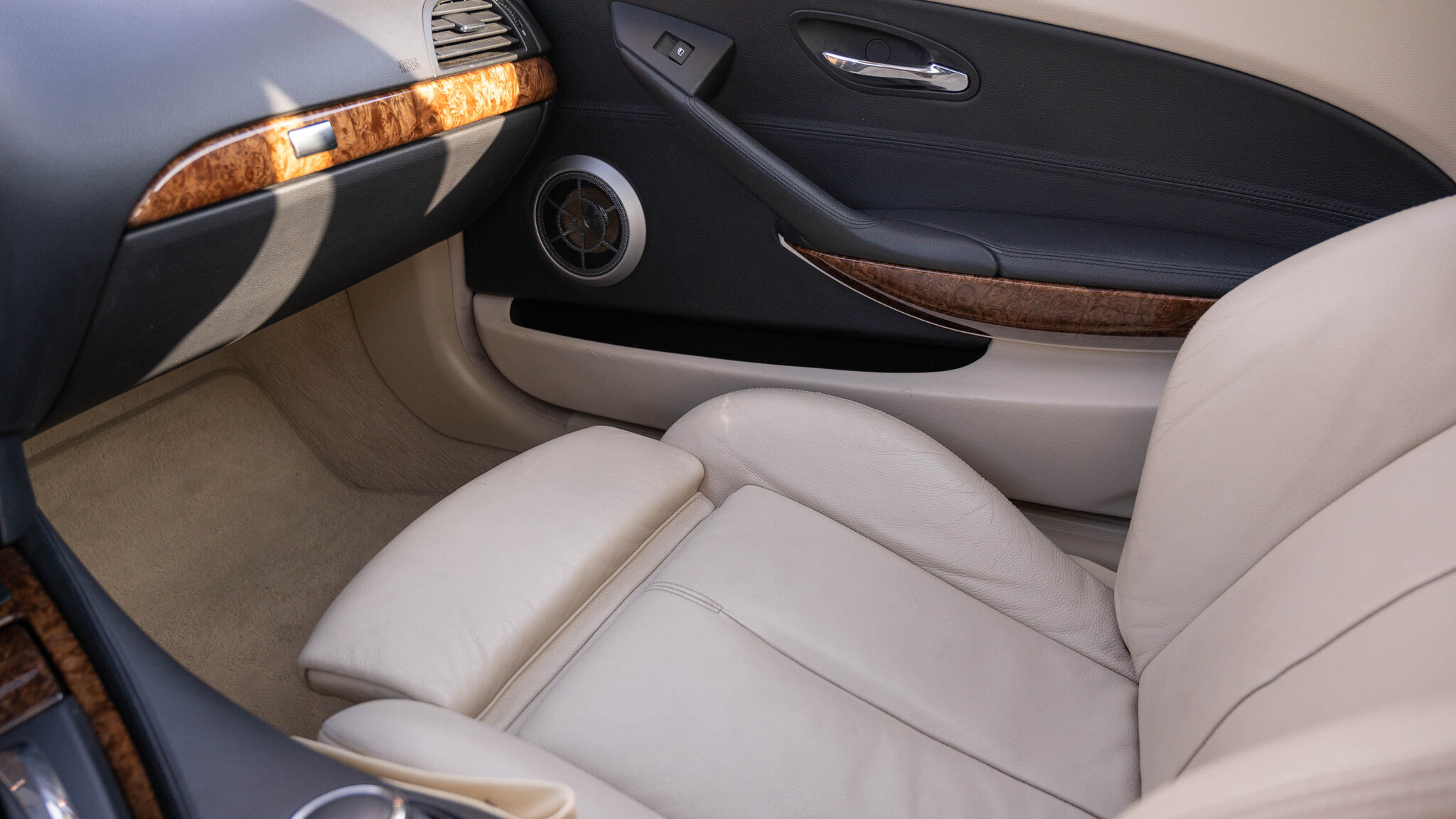 Interior image of 2008 BMW 635d  (10)
