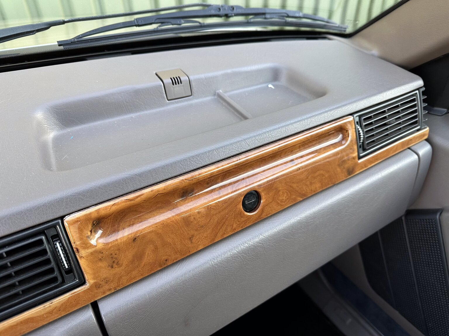 Interiörbild 1987 Volvo 780 Bertone