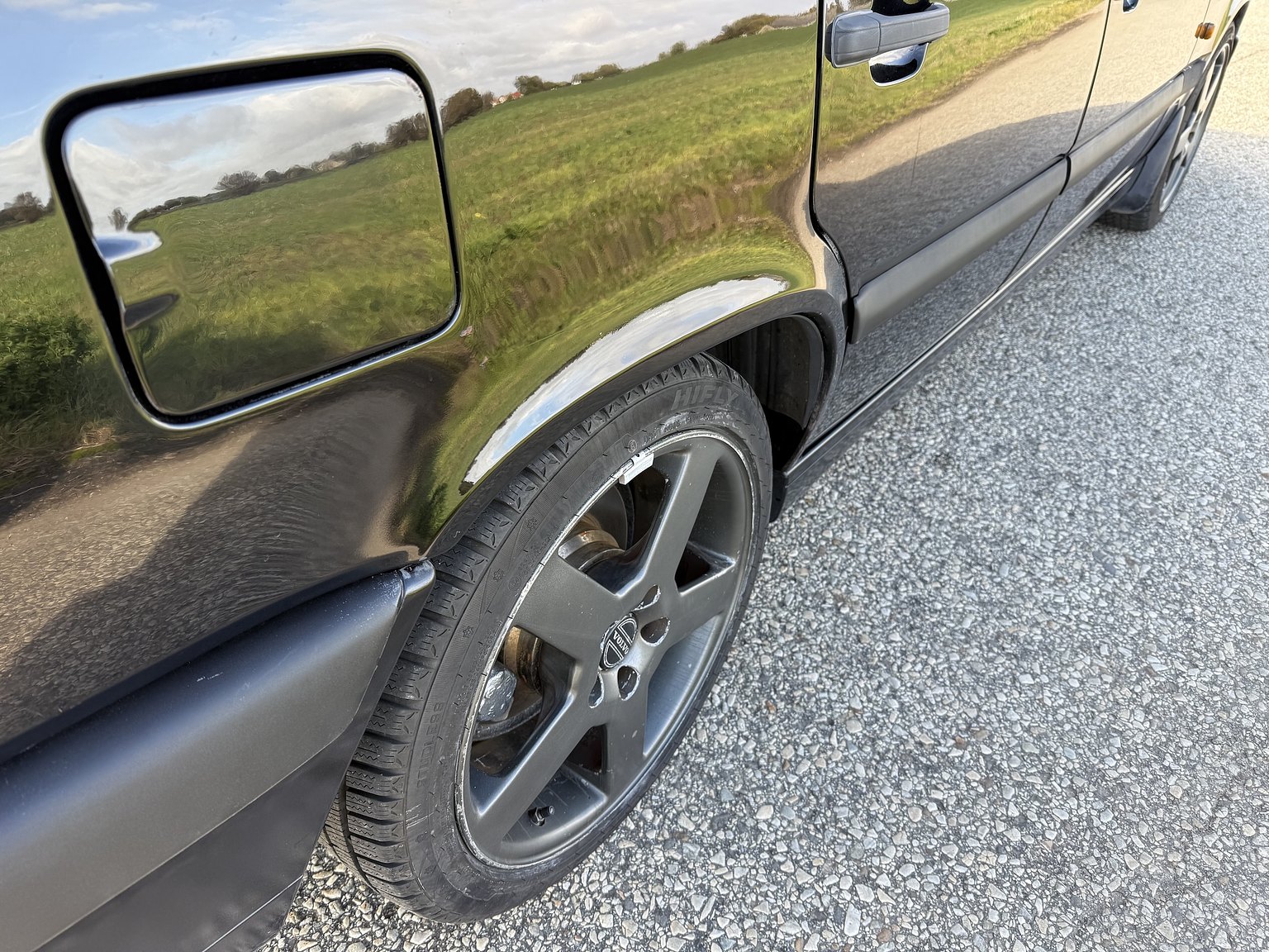 Exterior image of 1995 VOLVO 855 T5R T-5R