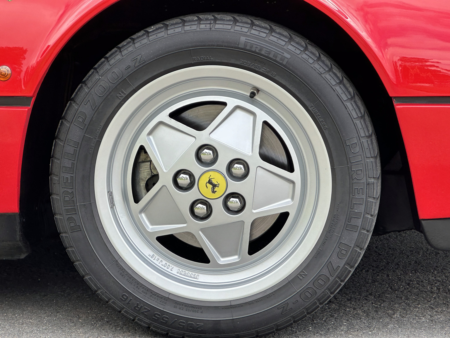 Exteriörbild på 1988 Ferrari 328 GTB