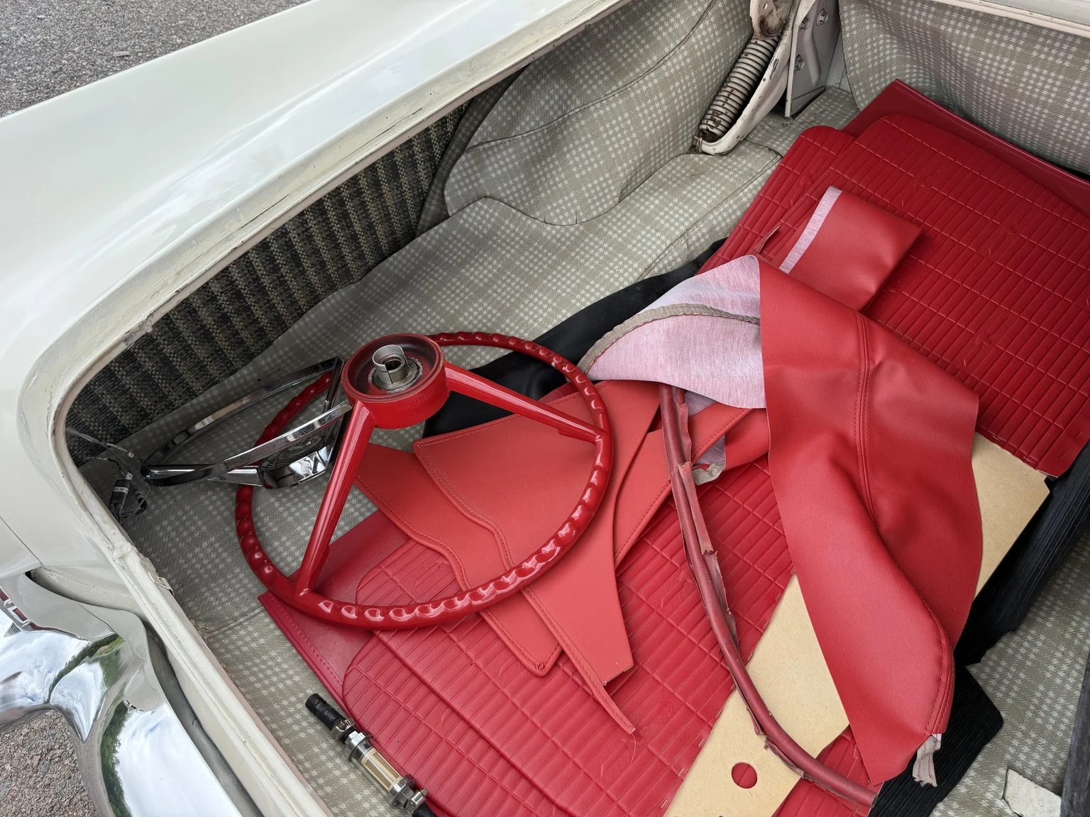 Interior image of 1957 Ford Thunderbird (41)