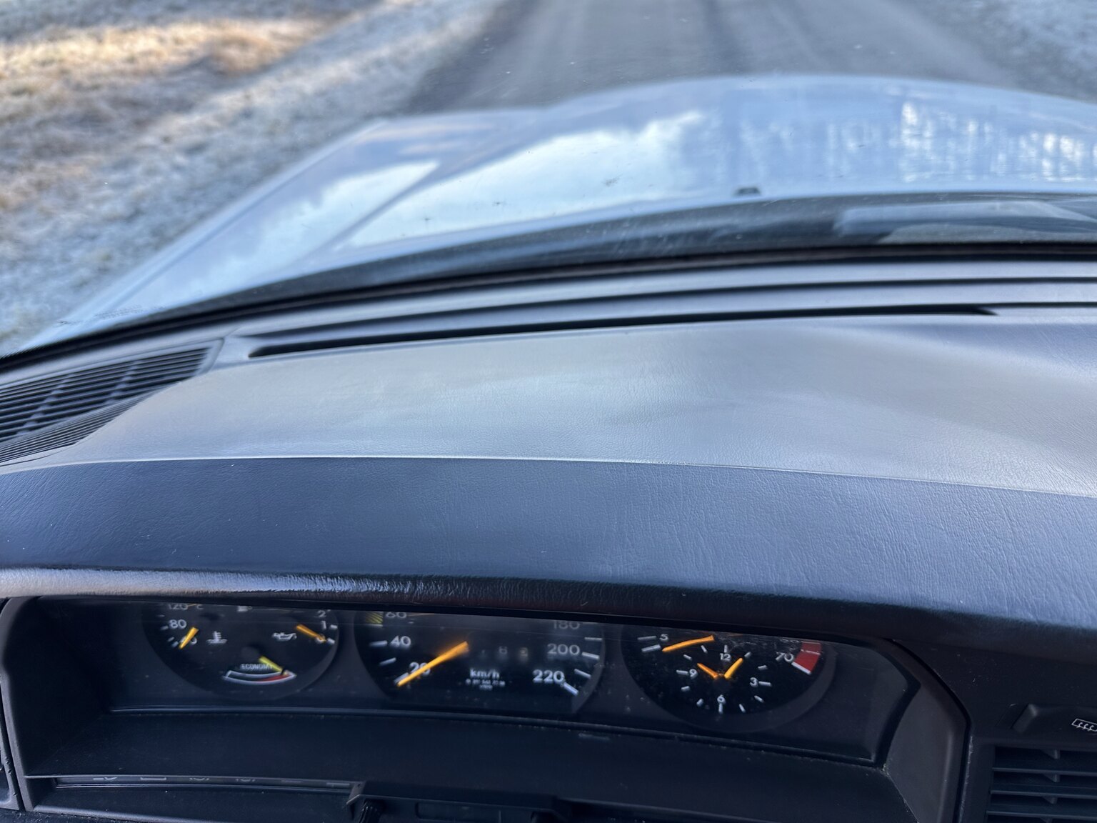 Innenraumfoto von 1988 Mercedes-Benz 190 E 2.3 (15)