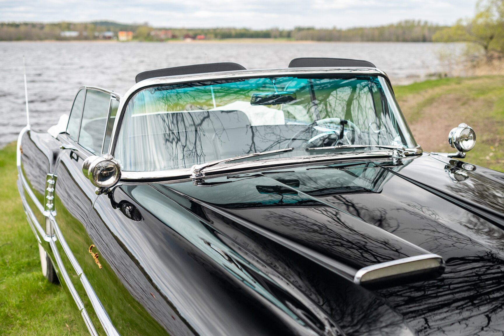Exterior image of 1955 Packard Caribbean Cabriolet  (3)