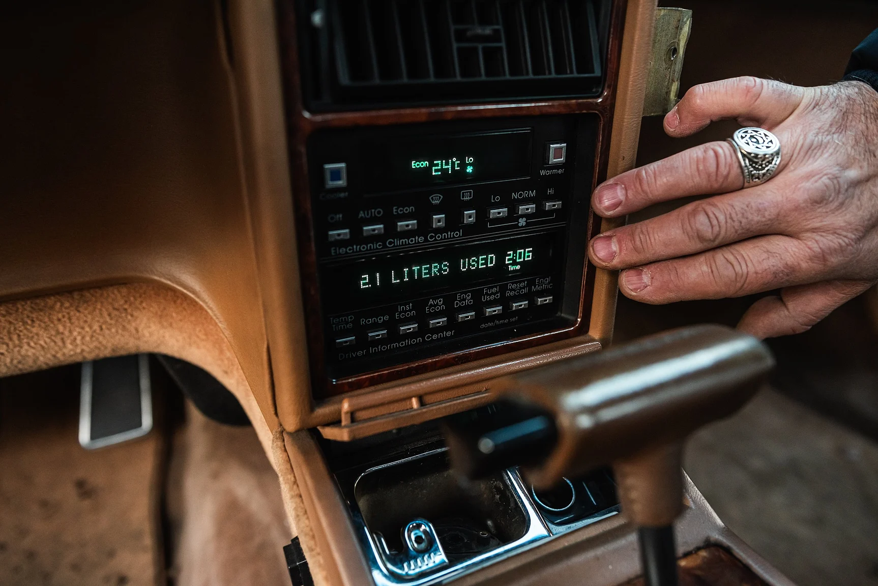 Interior image of 1989 Cadillac Seville (10)