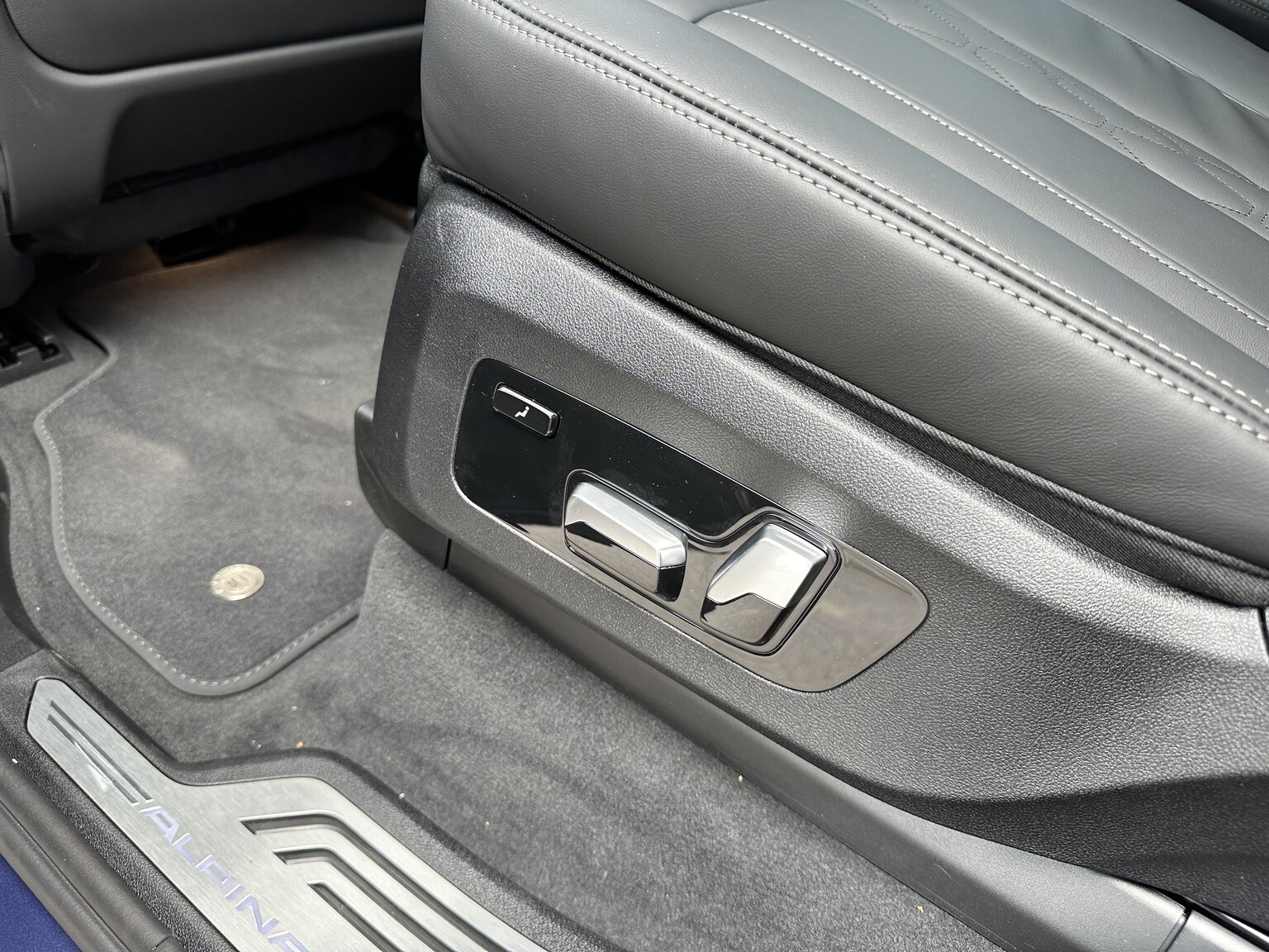 Interior image of 2022 ALPINA XB7