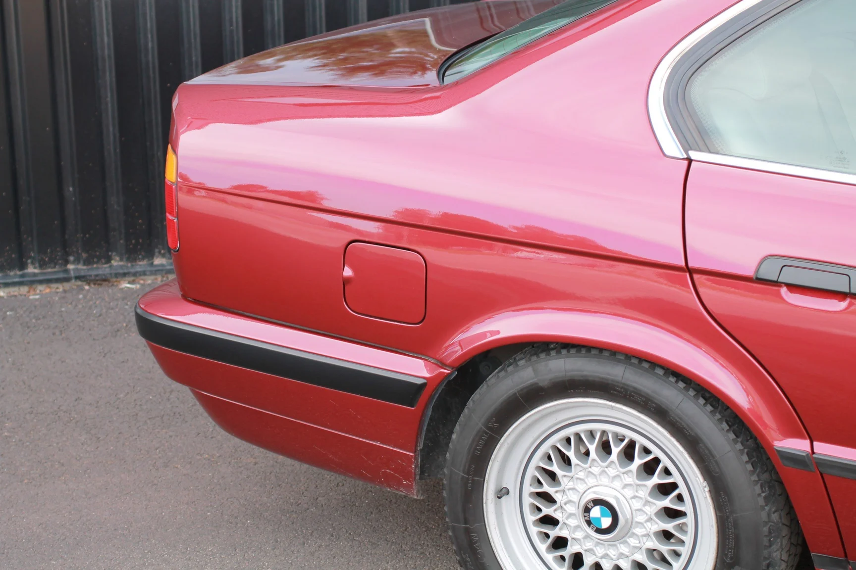 Exteriörbild på 1993 BMW 540i Sedan (57)