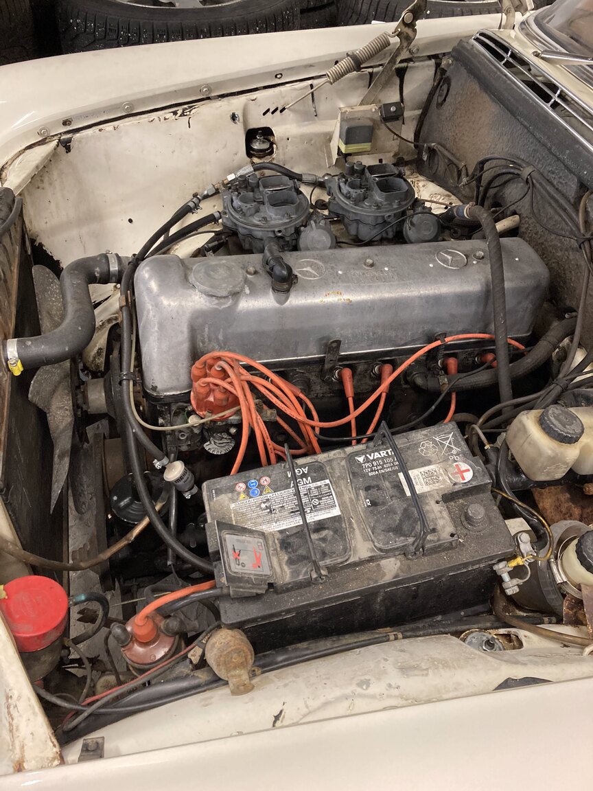 Image of 1966 Mercedes-Benz 250s mechanics