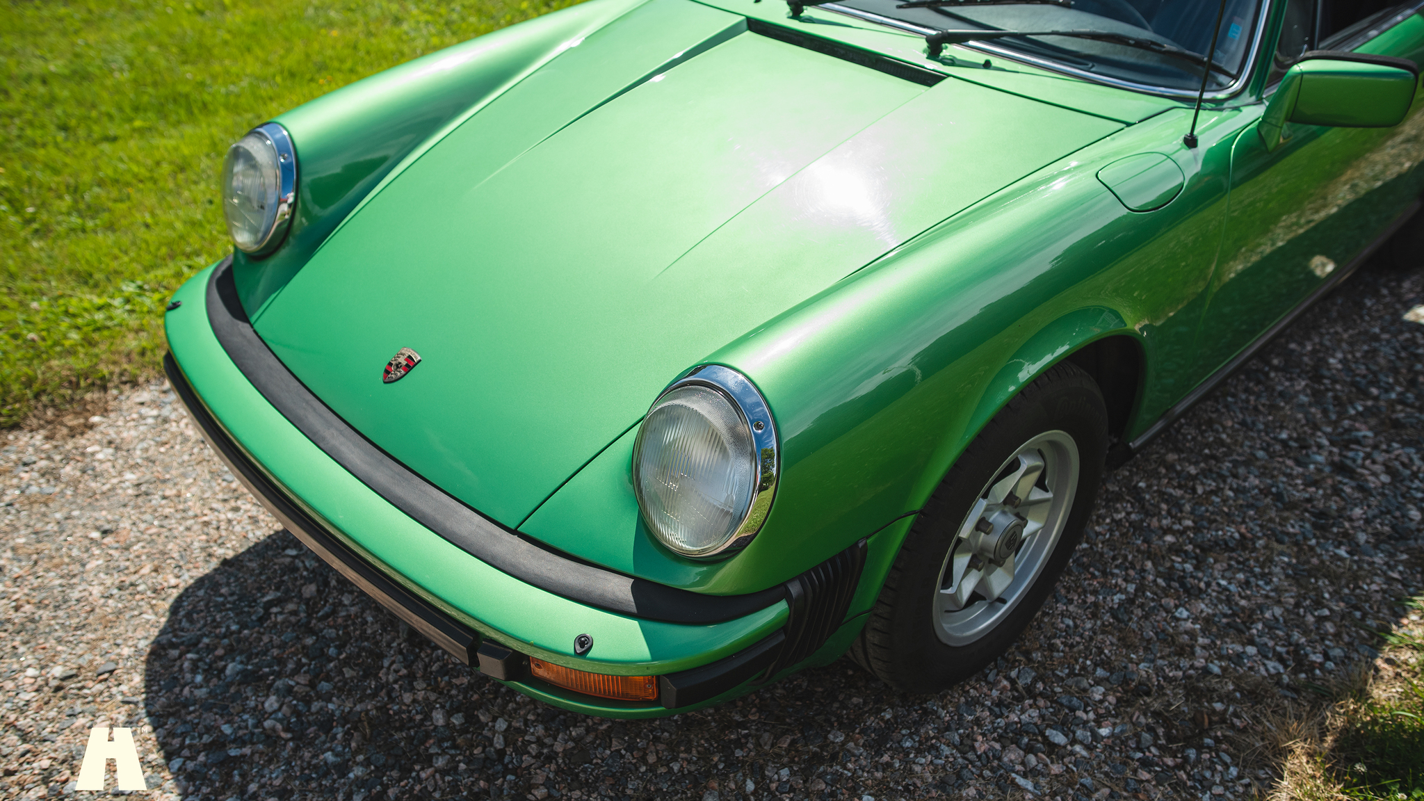 Exterior image of 1976 Porsche 911 Targa