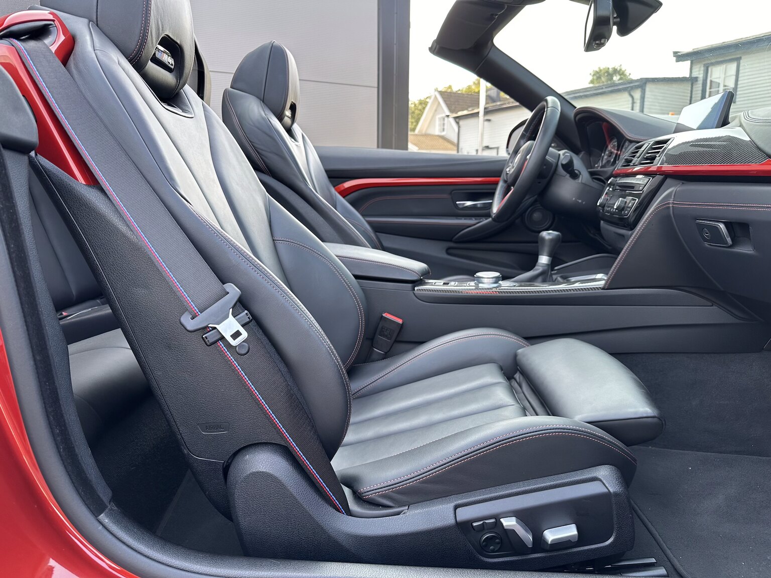 Interiörbild 2018 BMW M4 Competition Convertible F83 Manual