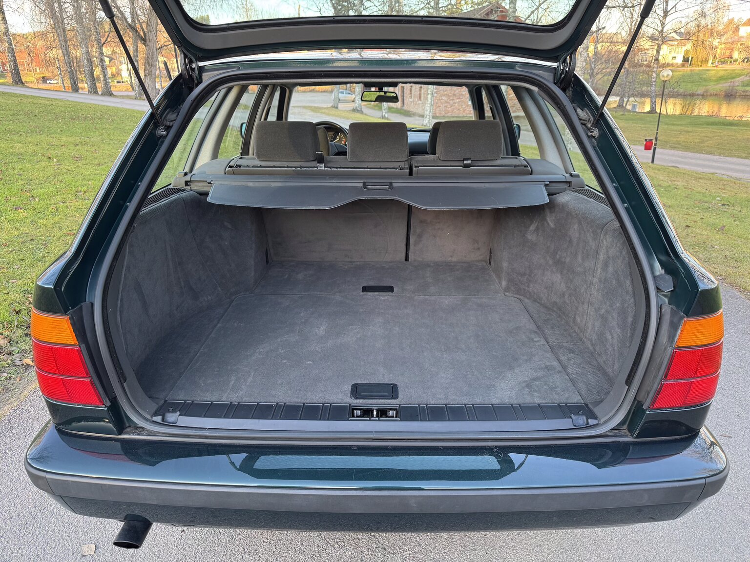 Interior image of 1996 BMW 520i Touring