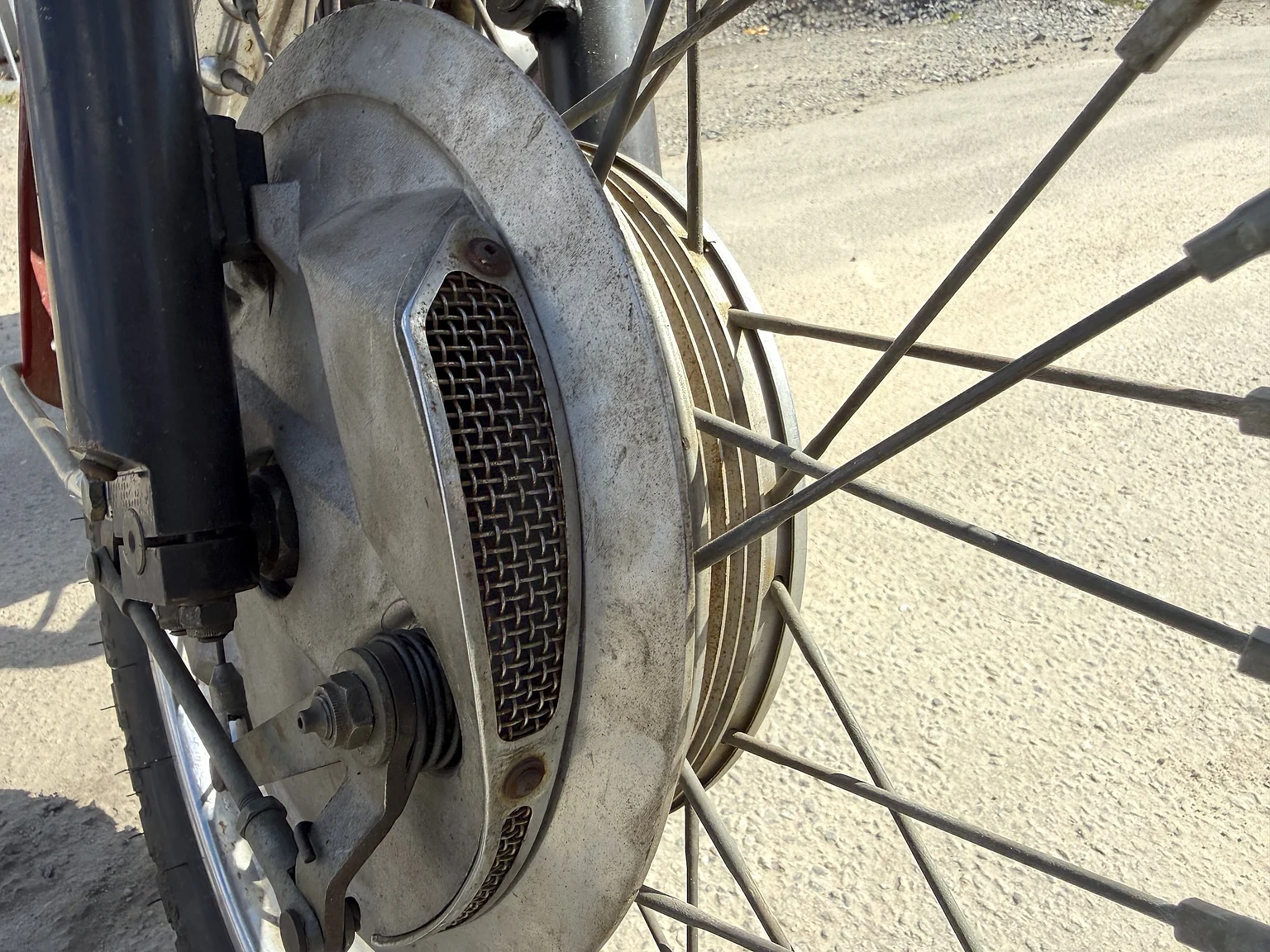 Image of 1971 Triumph Daytona 500 mechanics (7)