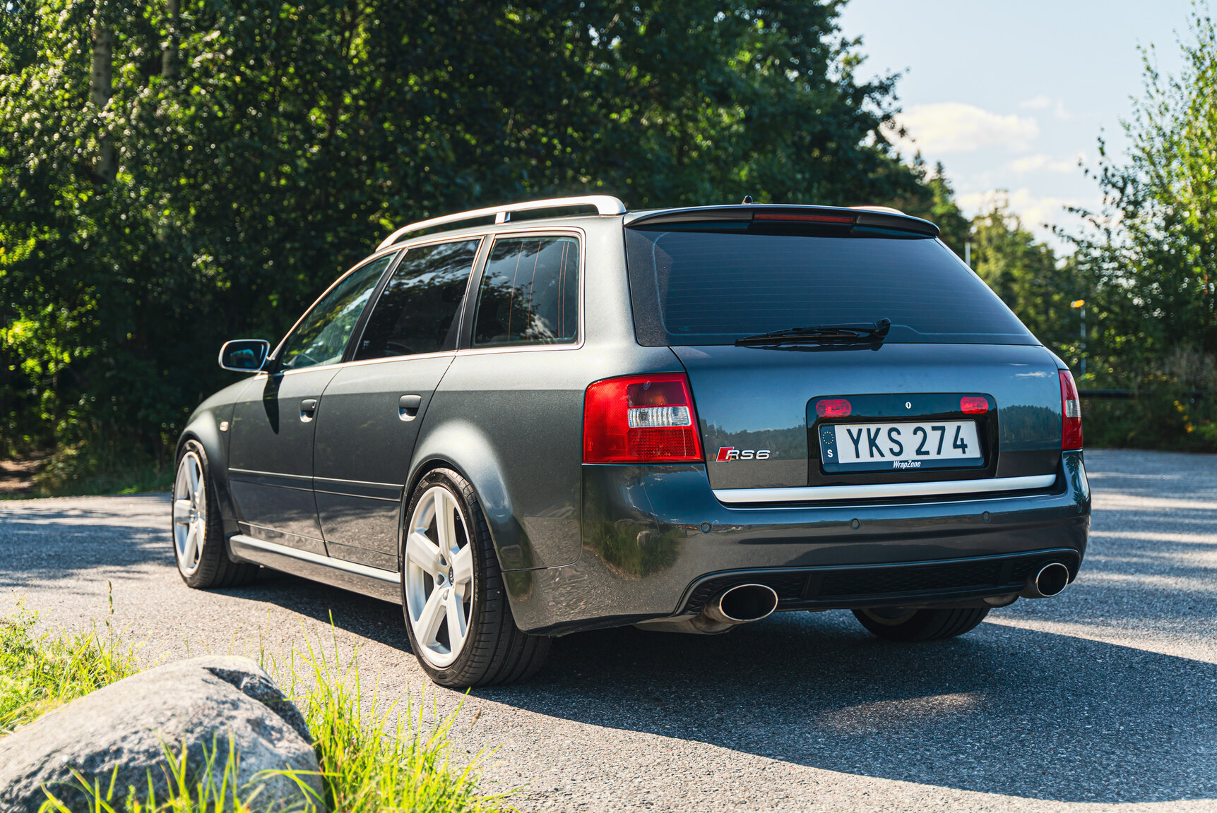Exterior image of 2003  Audi RS6 C5