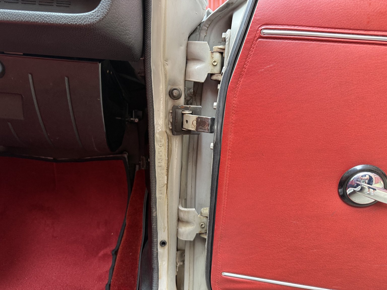 Interior image of 1970 Volvo 142 Automatic