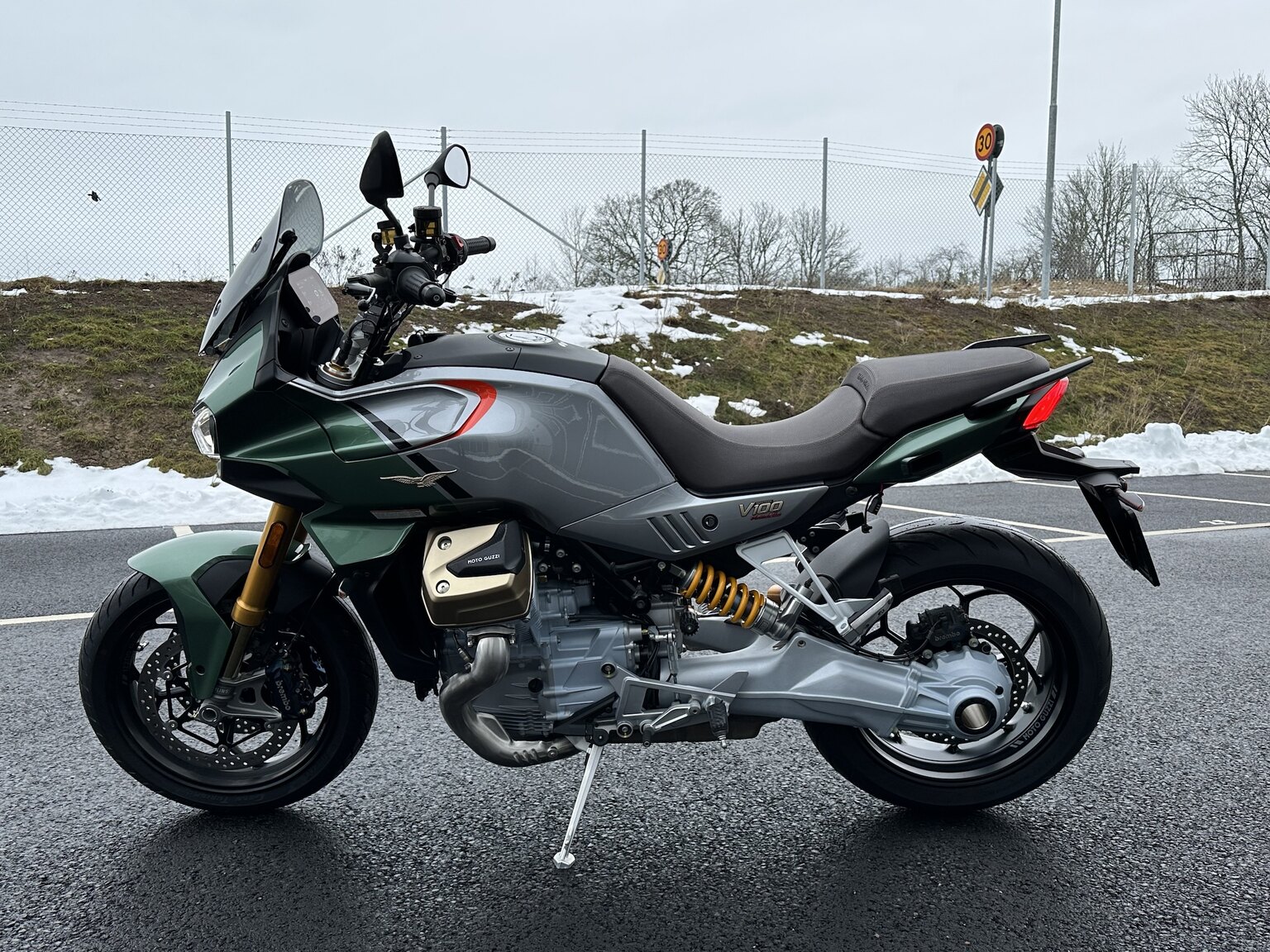 Exterior image of 2023 Moto Guzzi V100 Mandello S (9)
