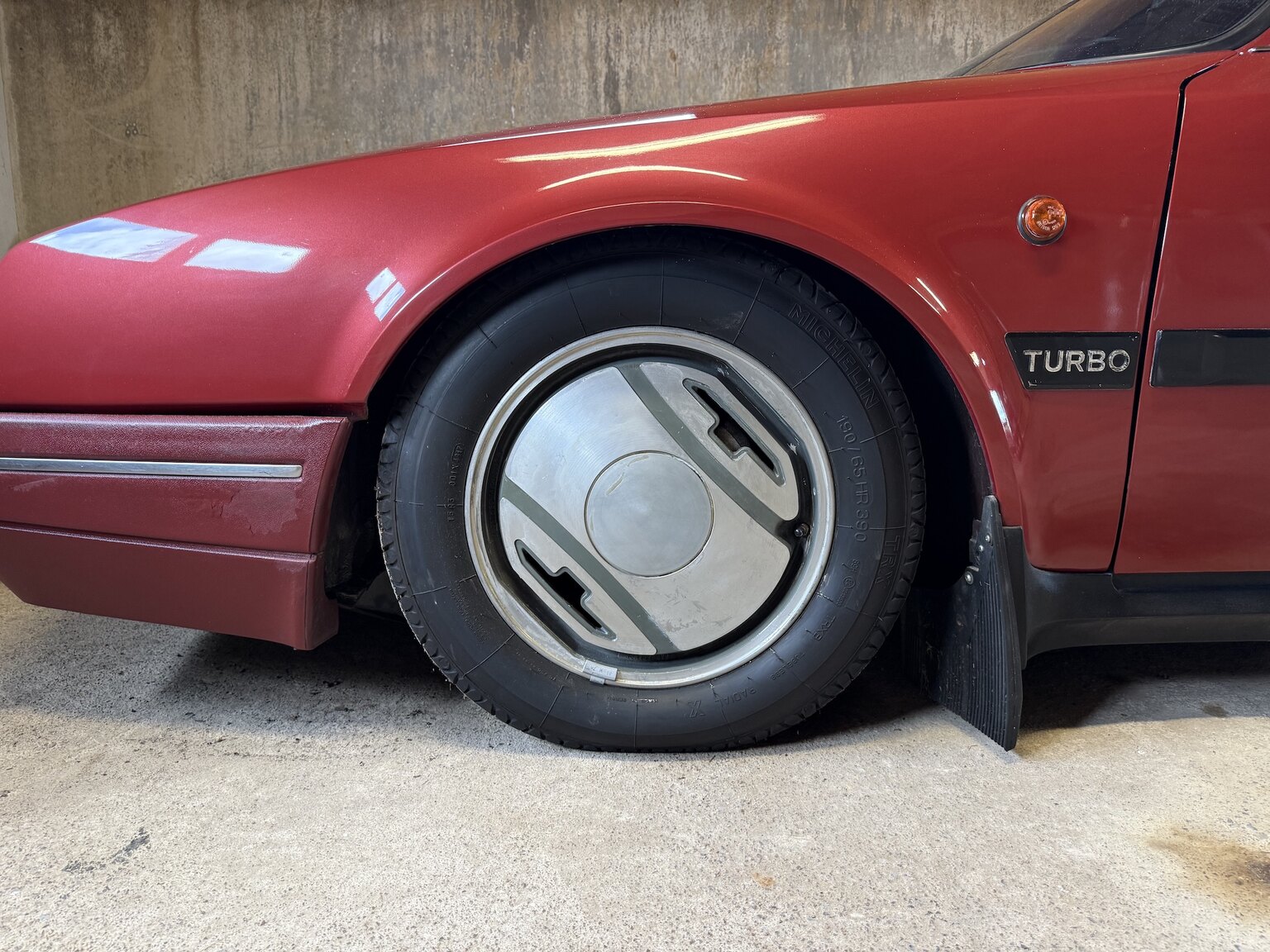 Exterior image of 1988 Citroën CX 25 2.5 GTi Turbo II