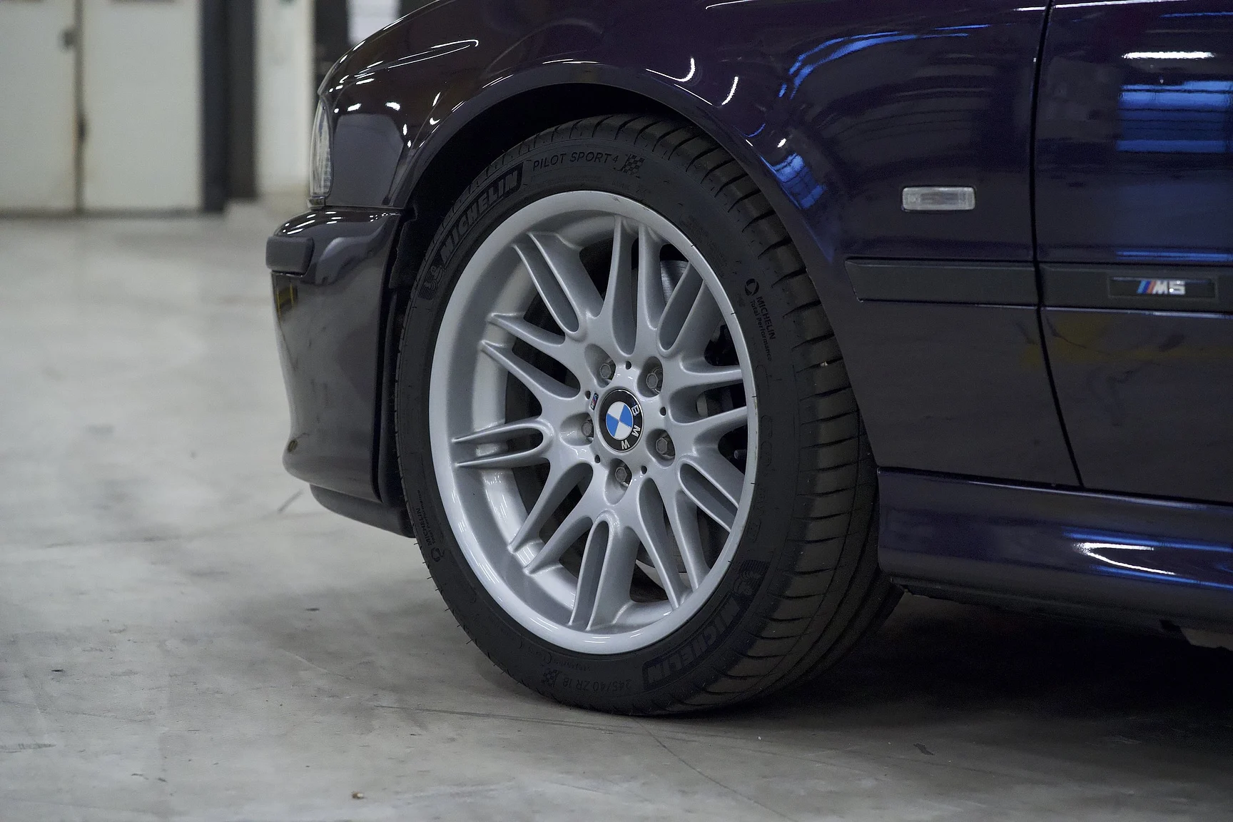 Exteriörbild på 2002 BMW M5 E39 (58)