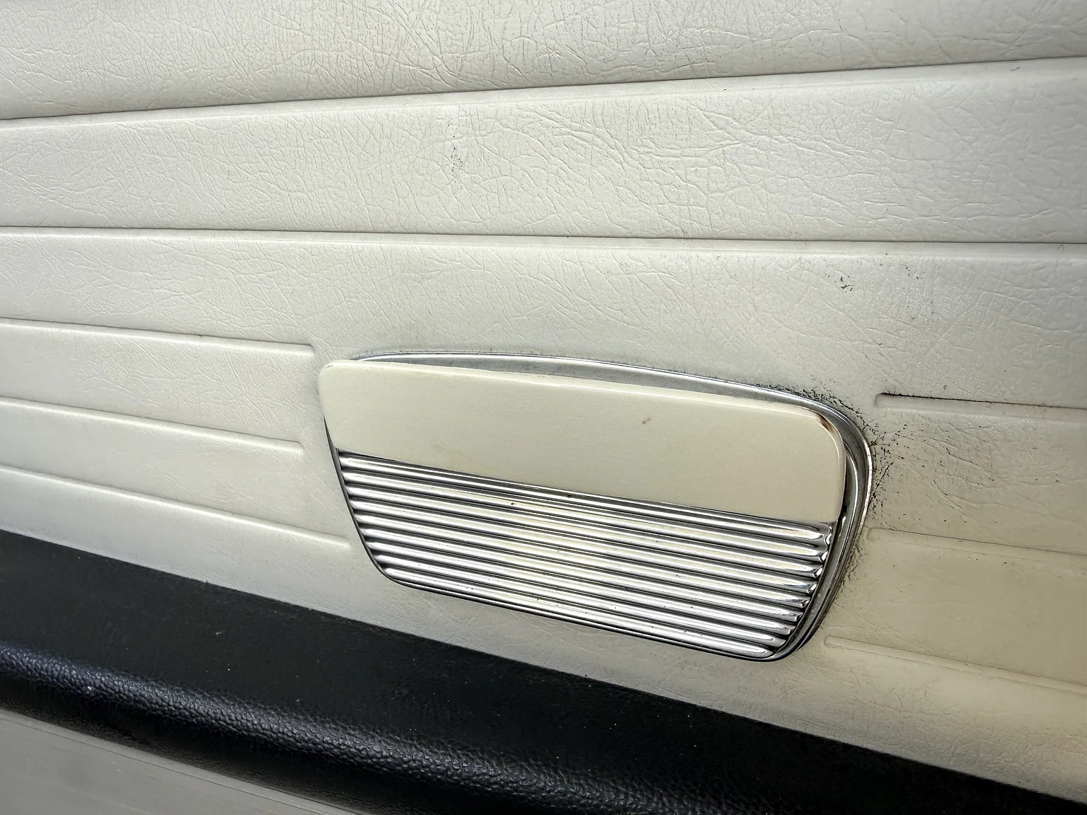 Innenraumfoto von 1965 Volkswagen 1500 Limousine 311 Notchback (60)