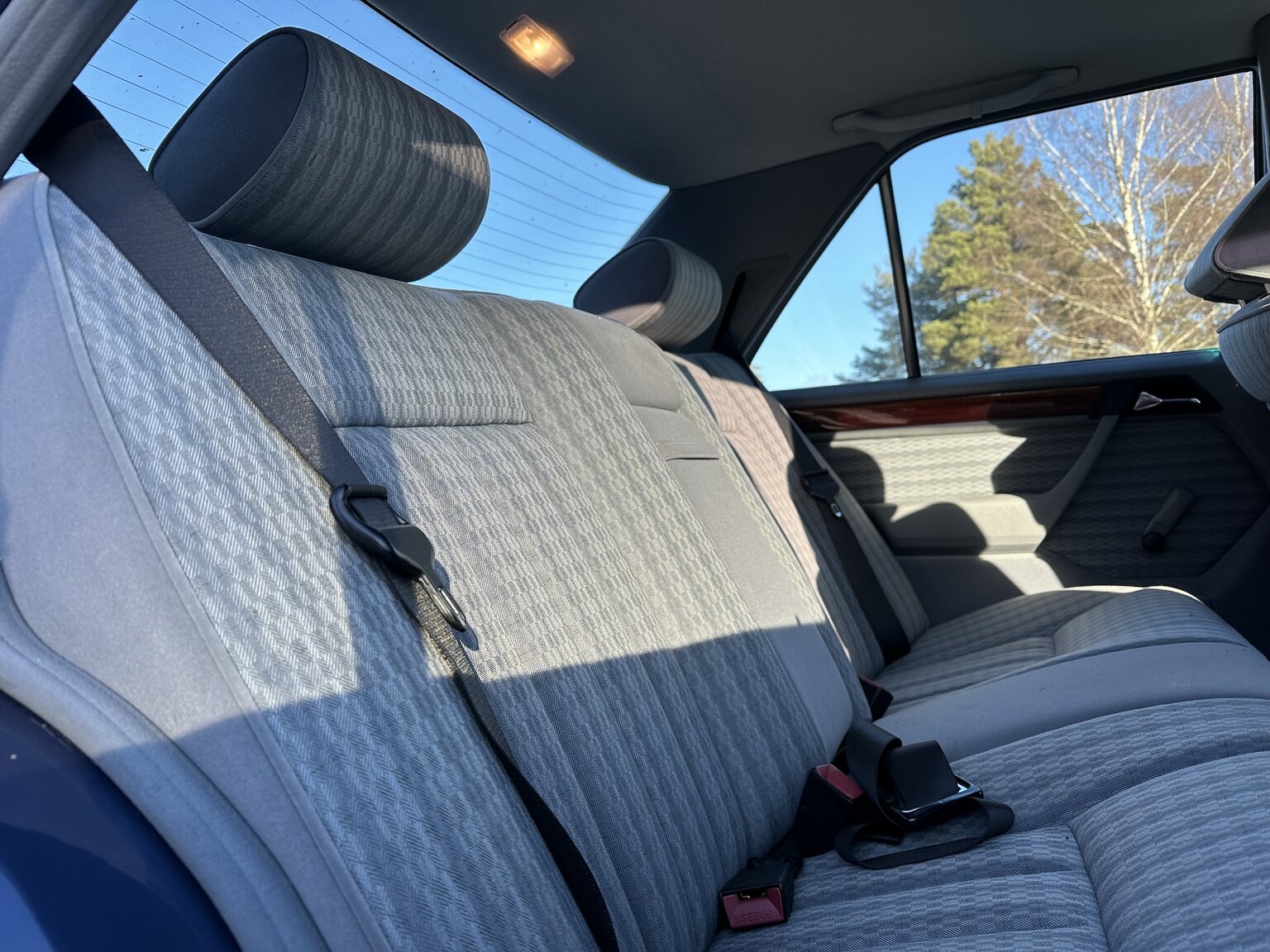 Interior image of 1991 Mercedes-Benz 230 E 