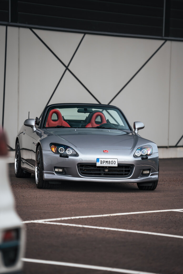 Exterior image of 2000 Honda S2000 AP1