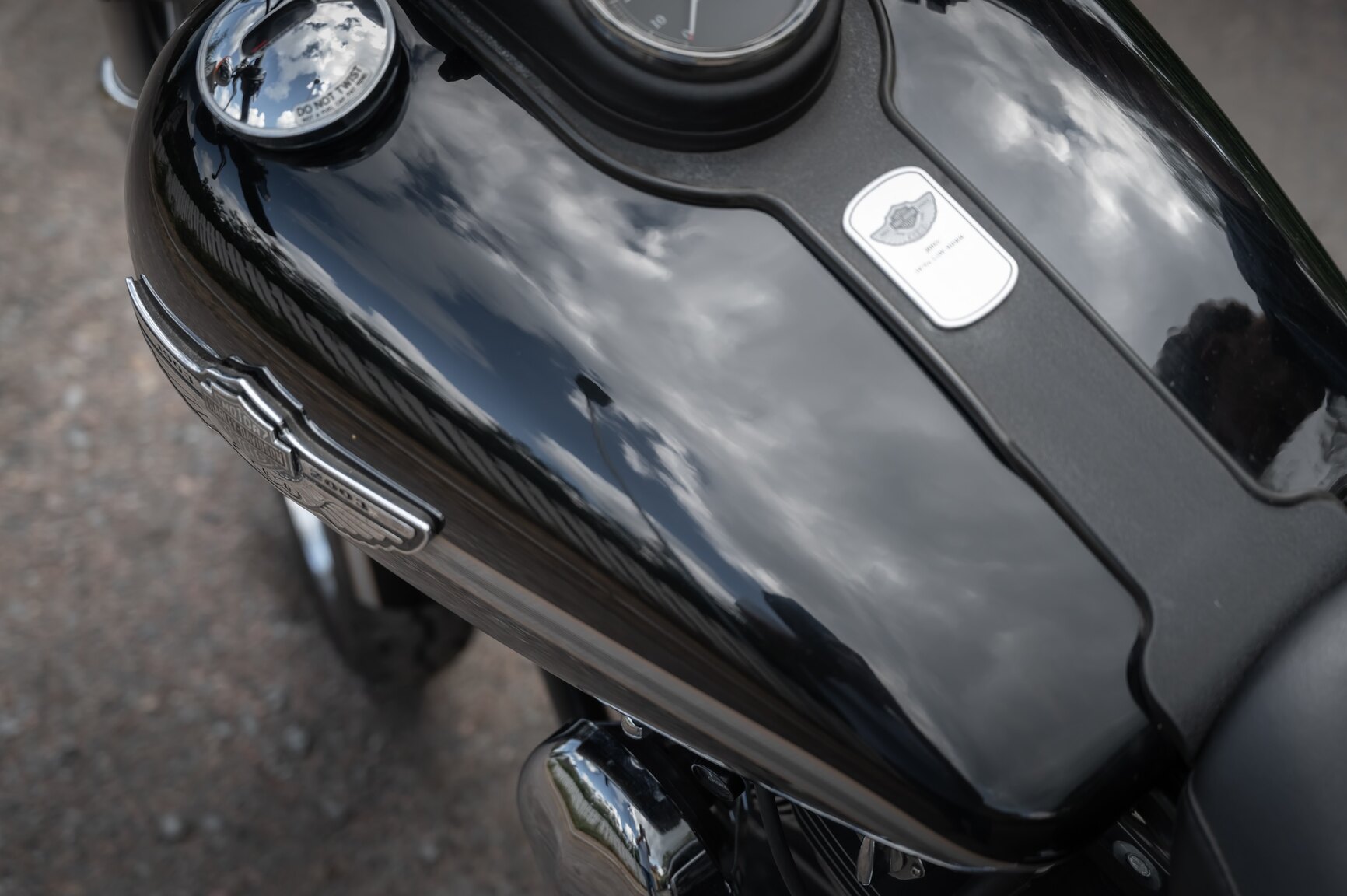 Exteriörbild på 2003 Harley-Davidson FXDL 100th Anniversary