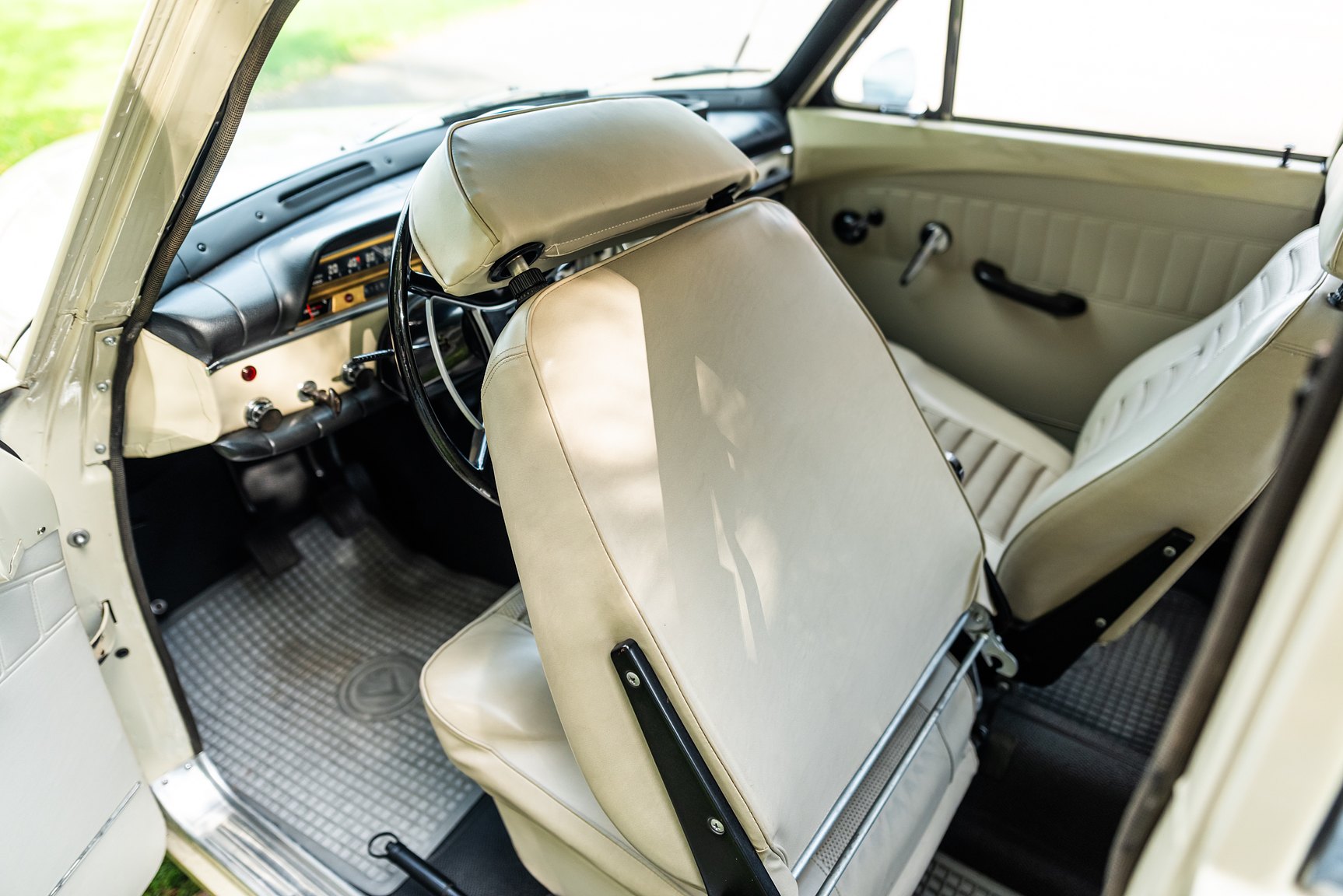 Interior image of 1969 Volvo Amazon 121 P130
